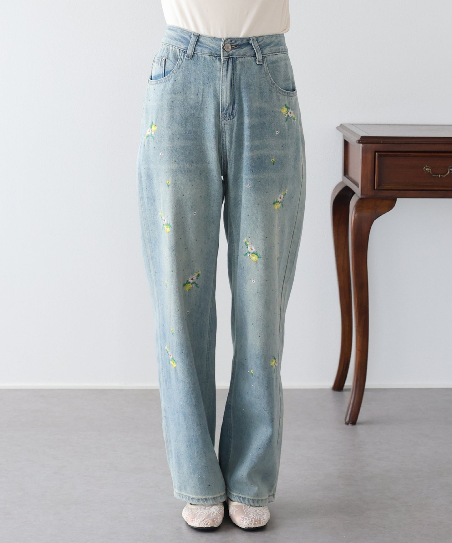 【早割5％OFF】フラワー刺繍デニムパンツ