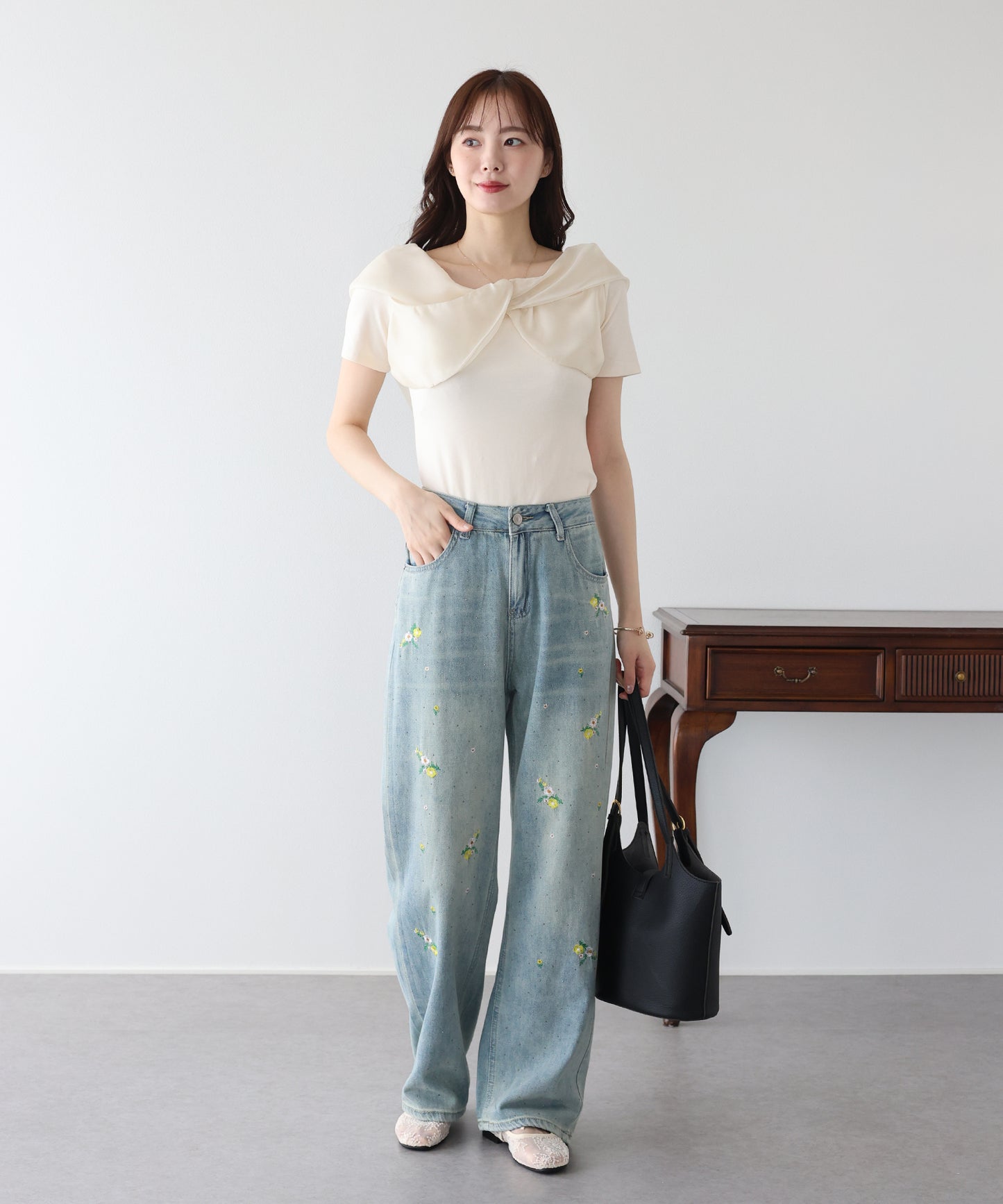 【早割5％OFF】フラワー刺繍デニムパンツ