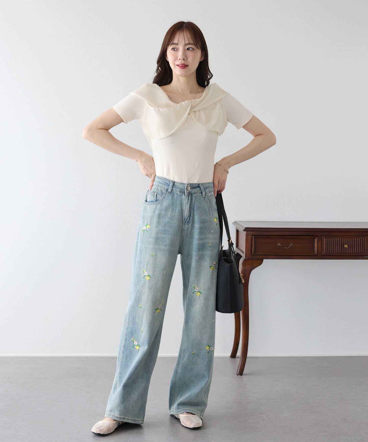 【早割5％OFF】フラワー刺繍デニムパンツ