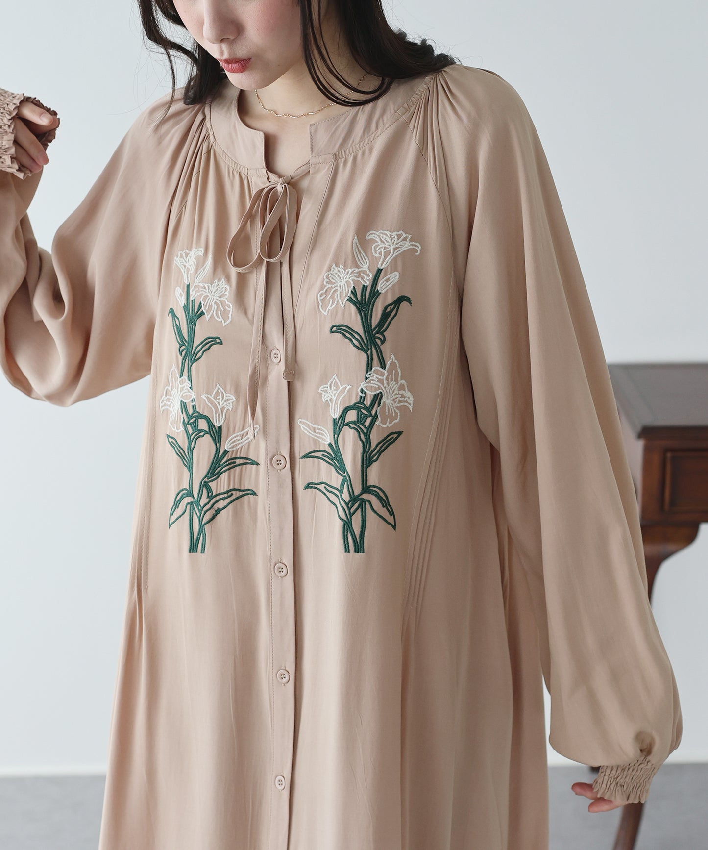 フラワー刺繍ワンピース