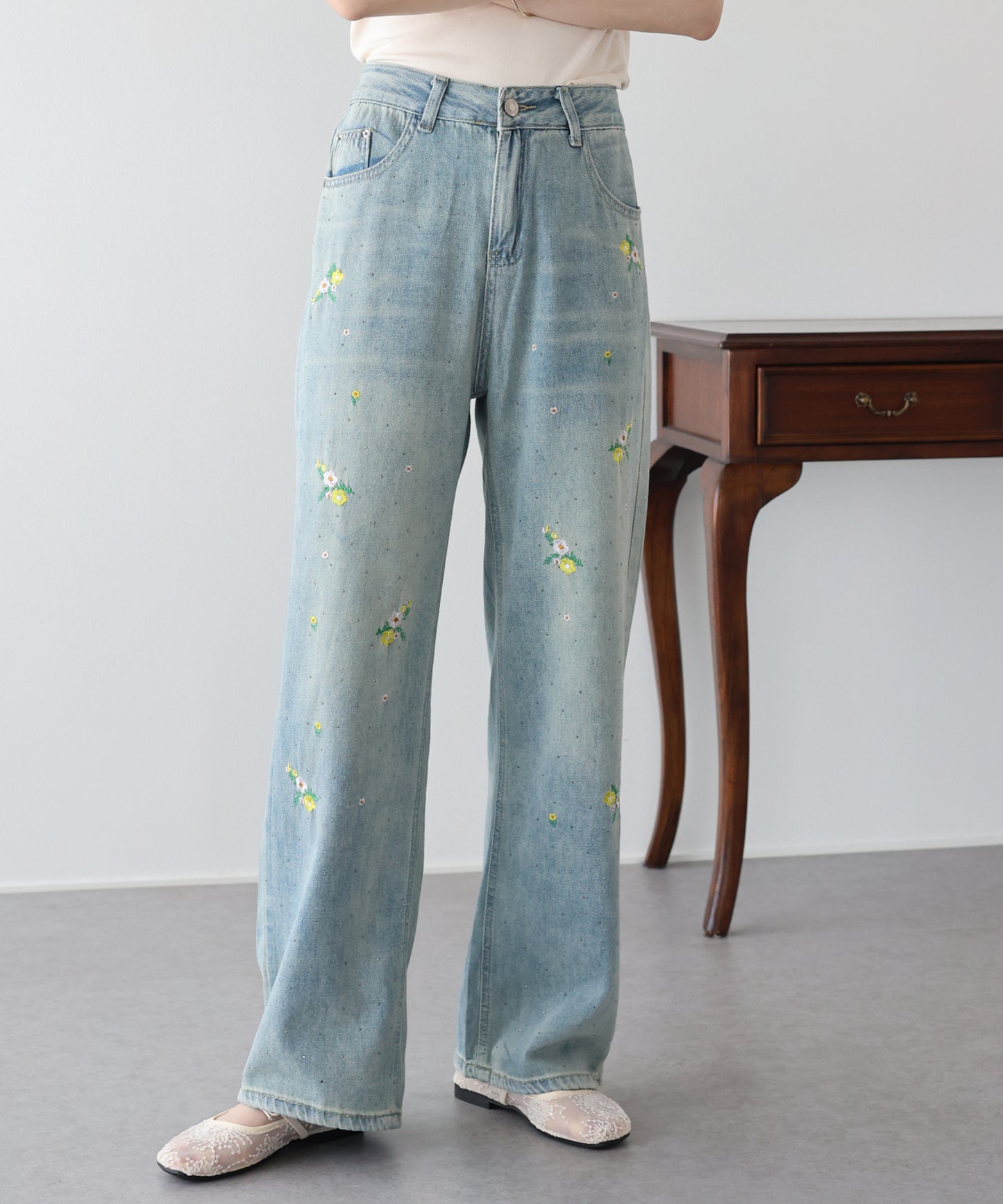 【早割5％OFF】フラワー刺繍デニムパンツ