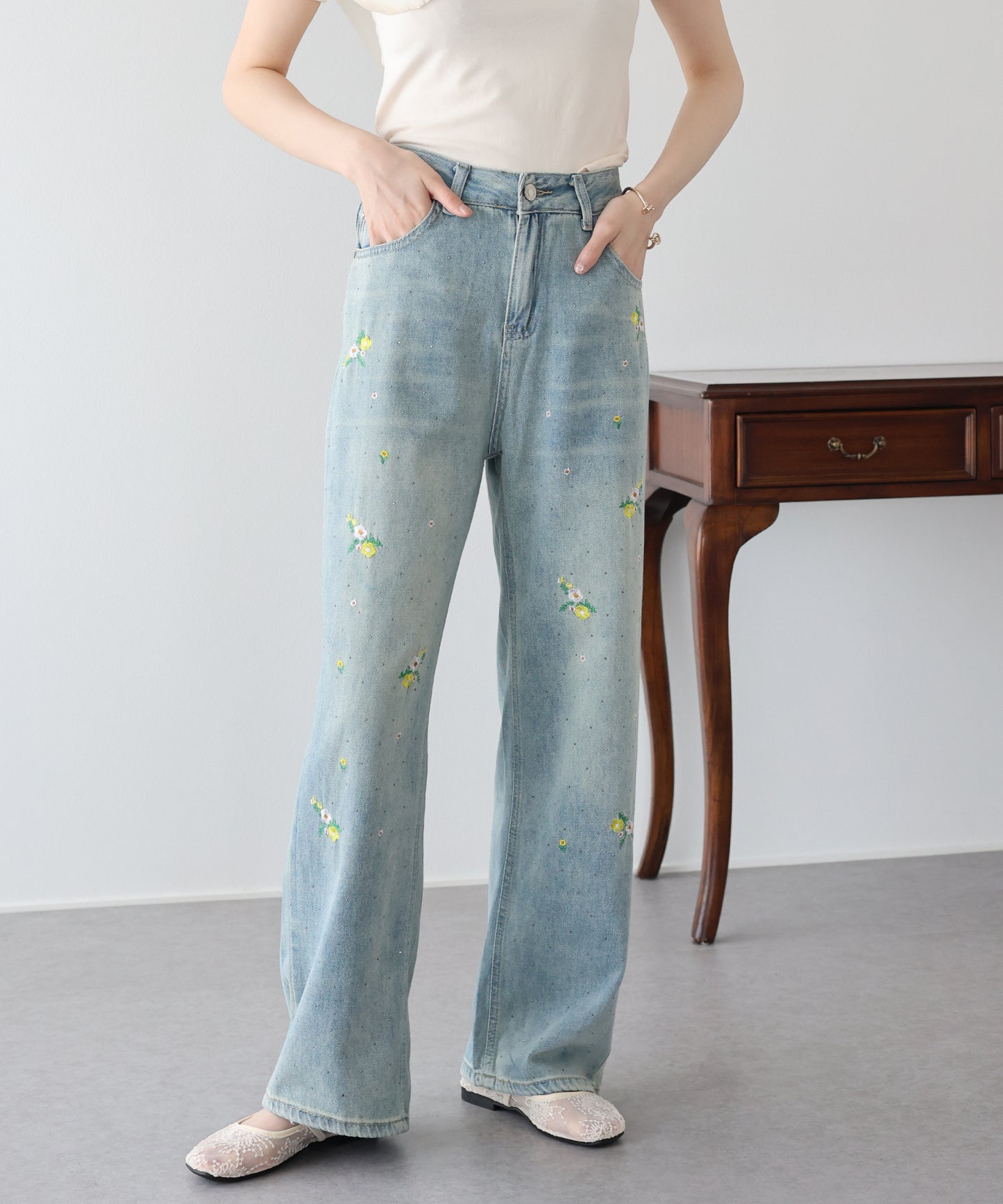 【早割5％OFF】フラワー刺繍デニムパンツ