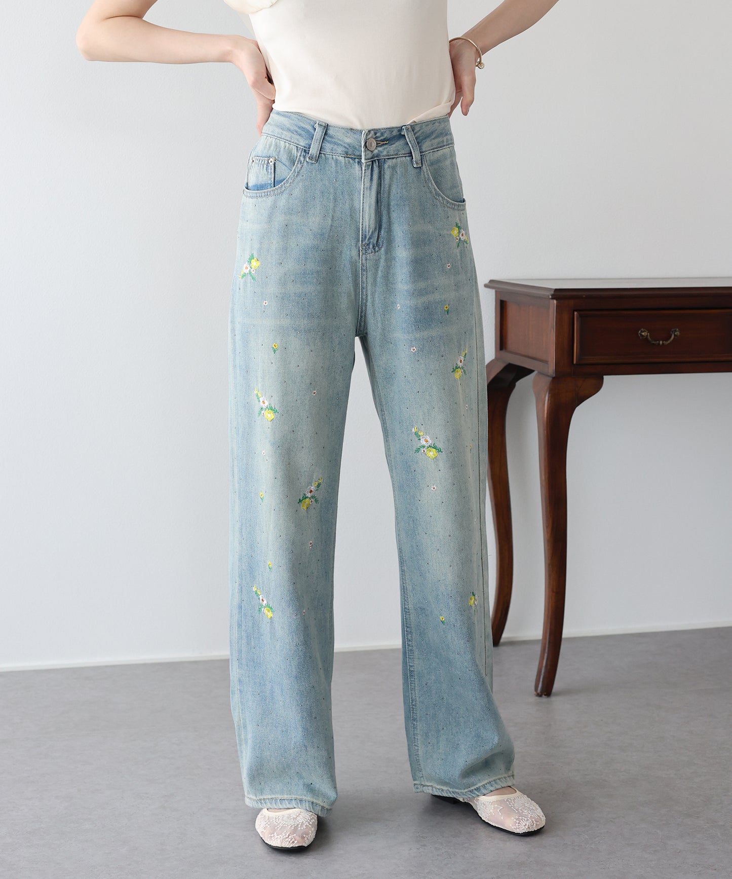 【早割5％OFF】フラワー刺繍デニムパンツ
