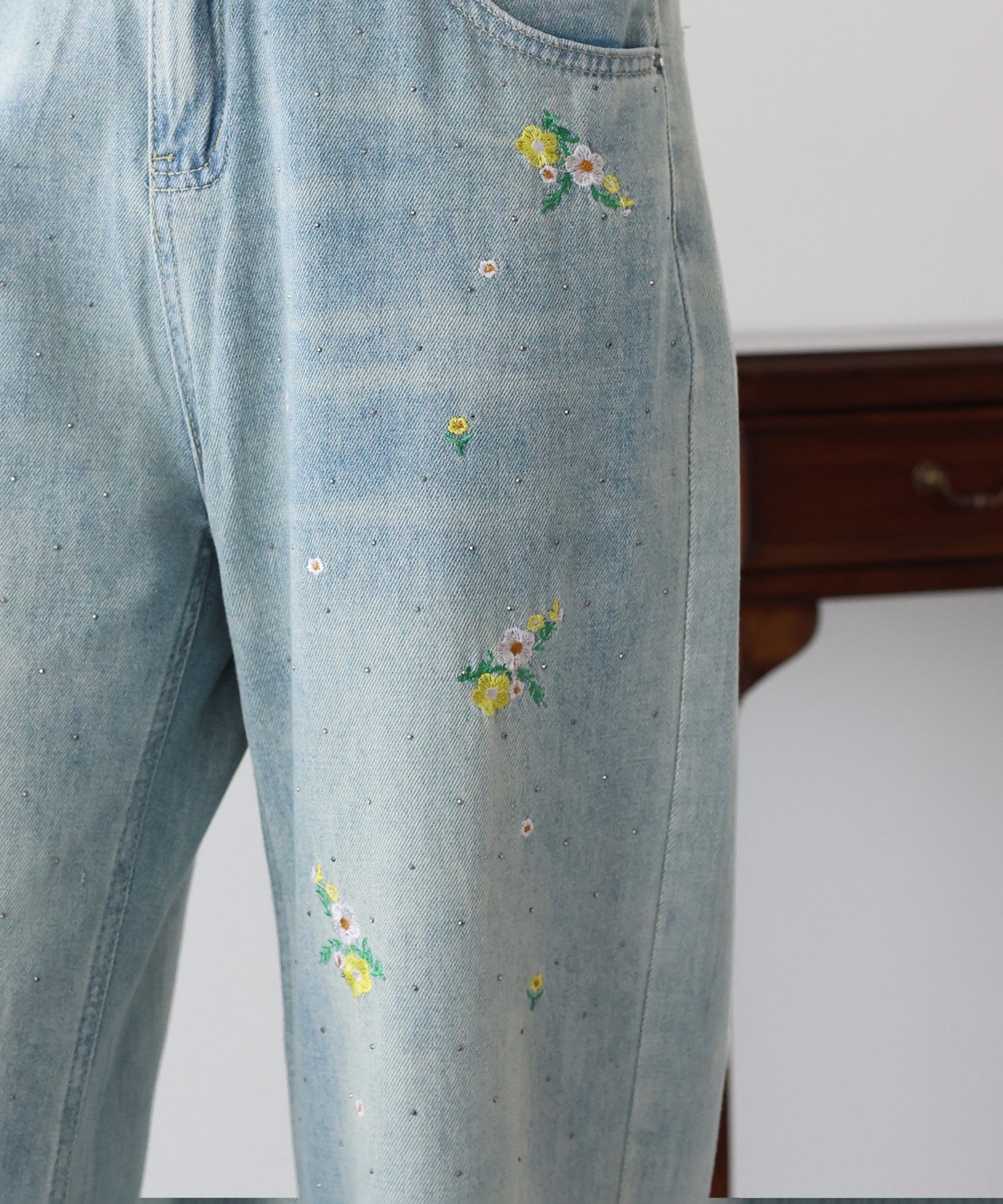 【早割5％OFF】フラワー刺繍デニムパンツ
