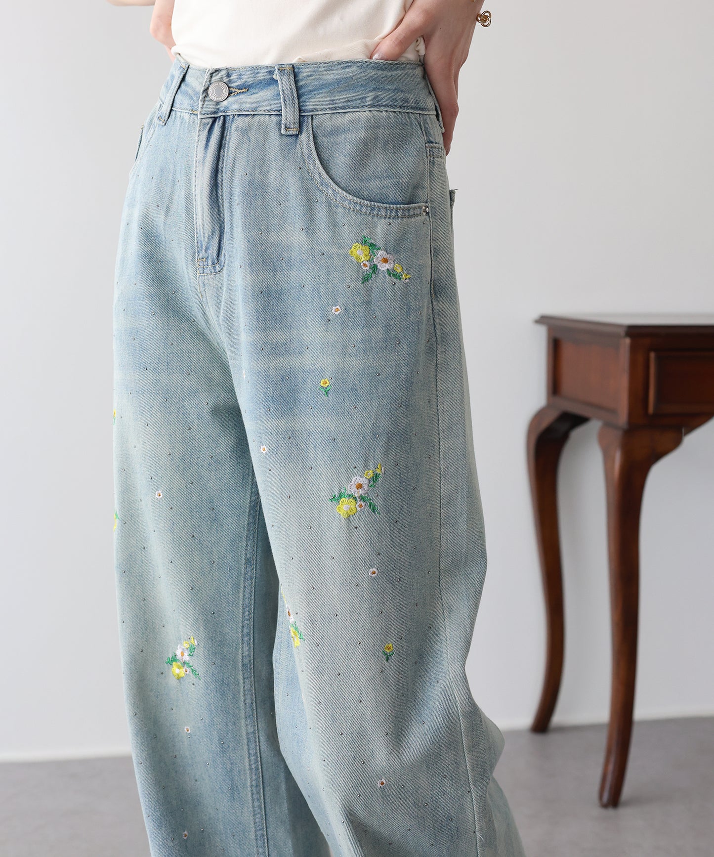 【早割5％OFF】フラワー刺繍デニムパンツ