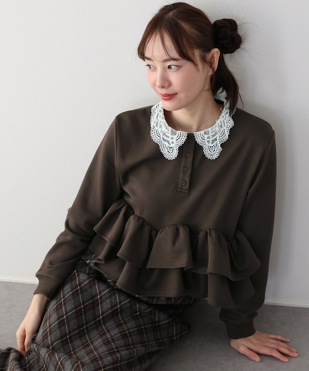 【早割5％OFF】レースカラーフリルヘムカットソー