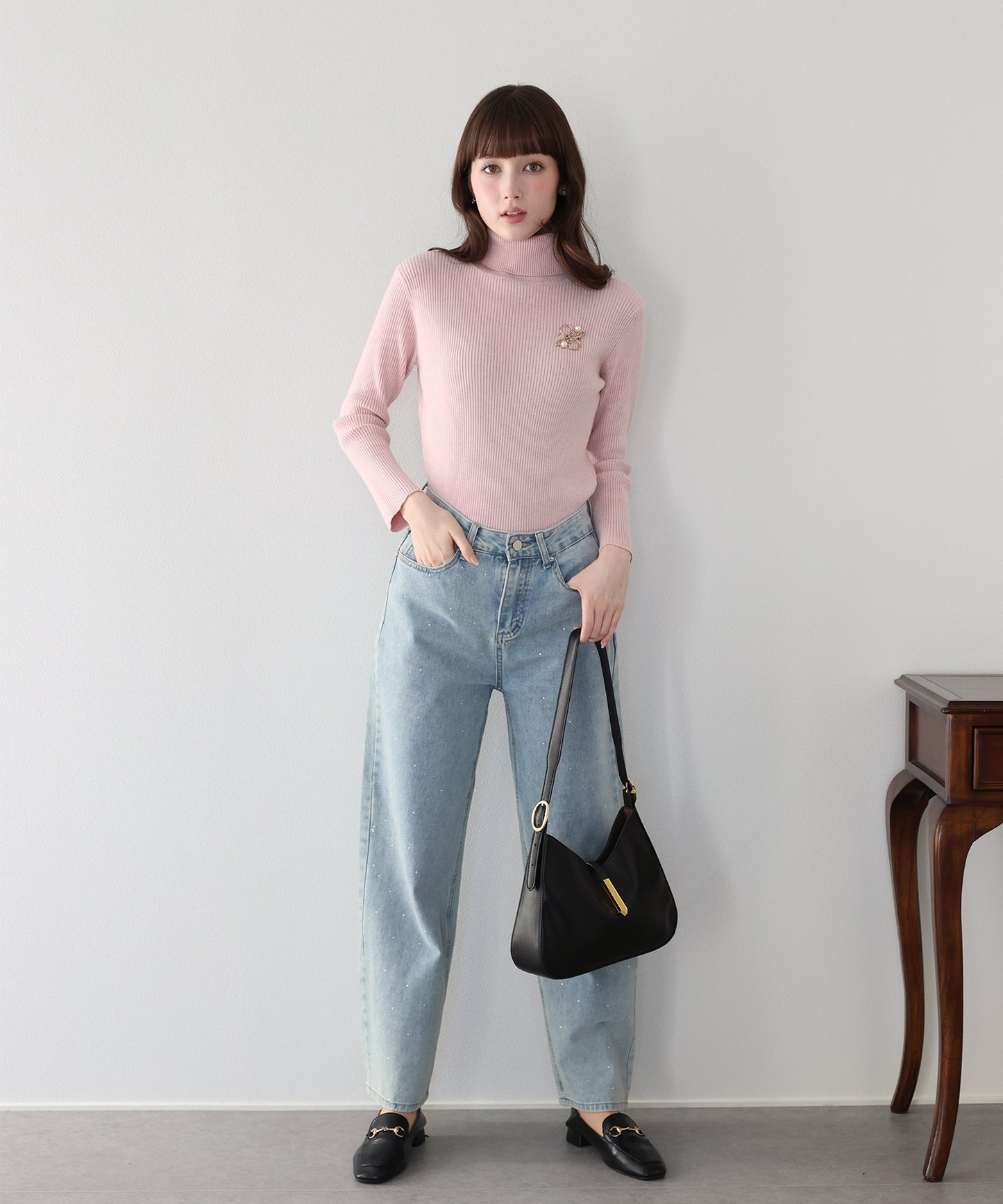 なめらかタートルネックリブニット