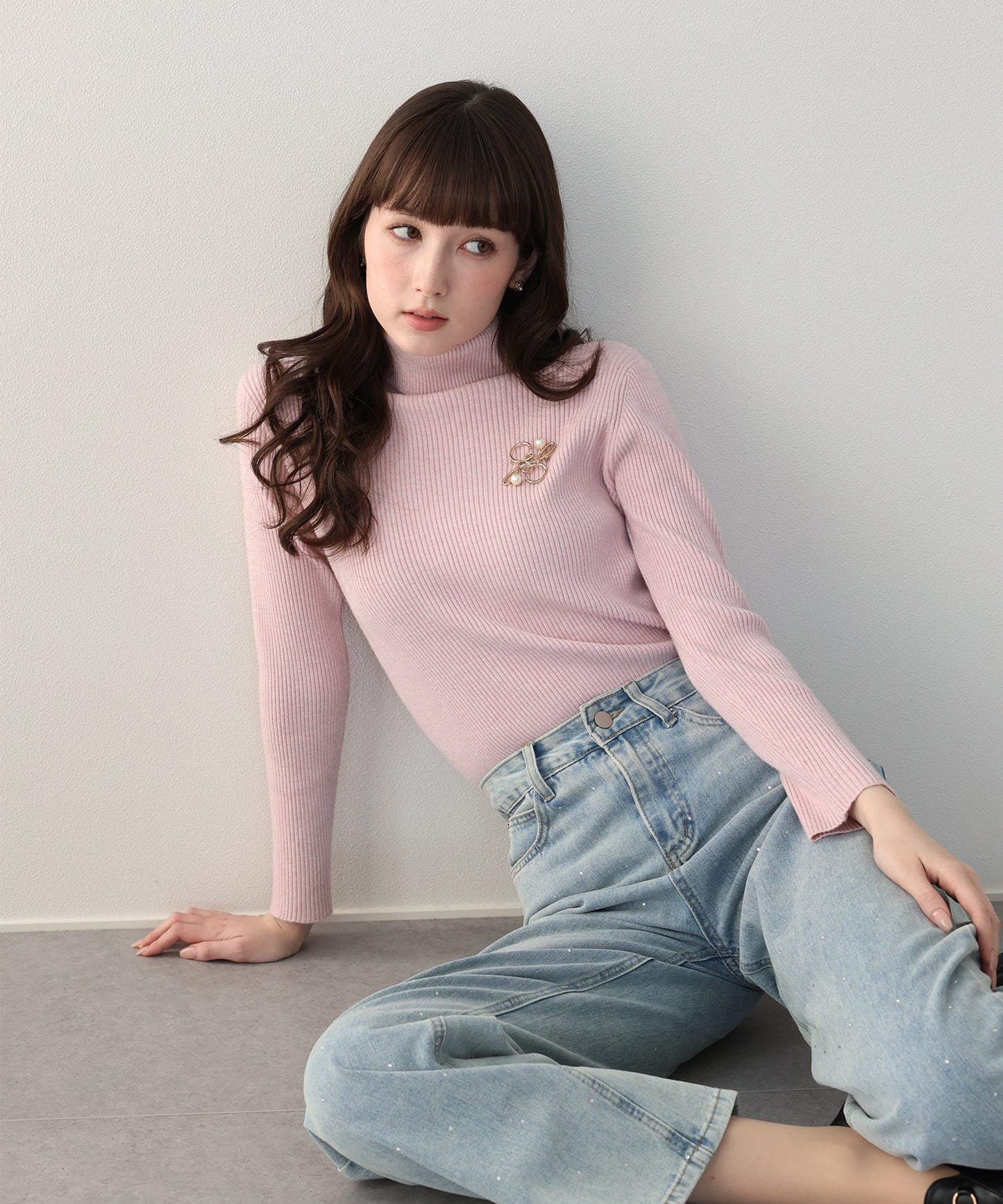 なめらかタートルネックリブニット