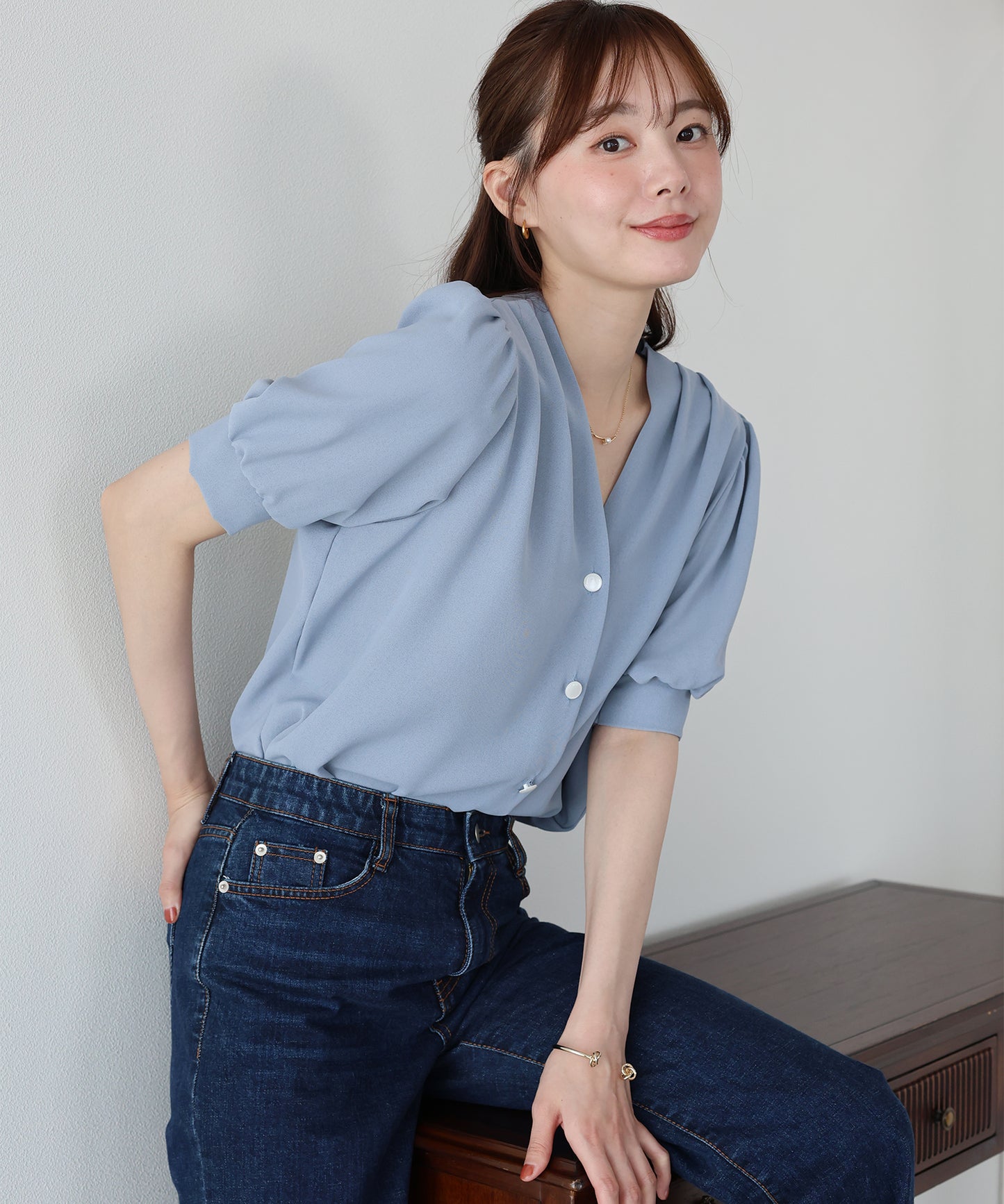 펄 도트 버튼 블라우스