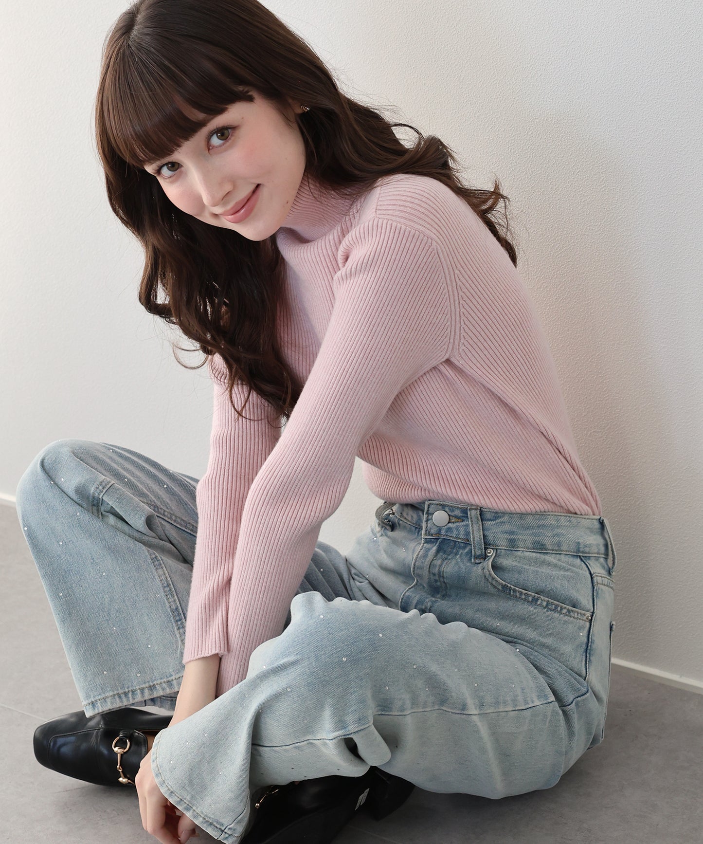 なめらかタートルネックリブニット