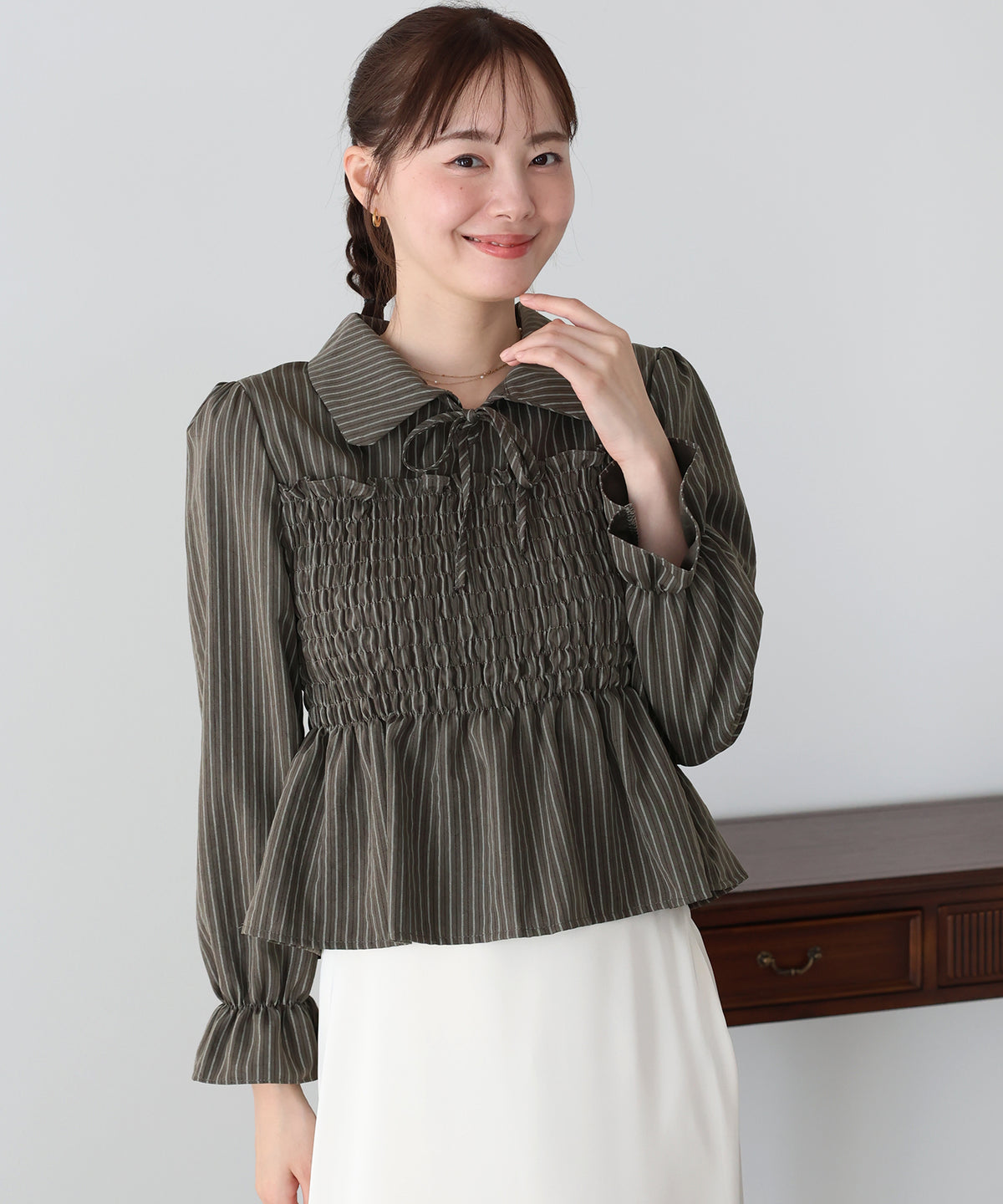 【早割5％OFF】フロントリボンシャーリングブラウス【メール便】