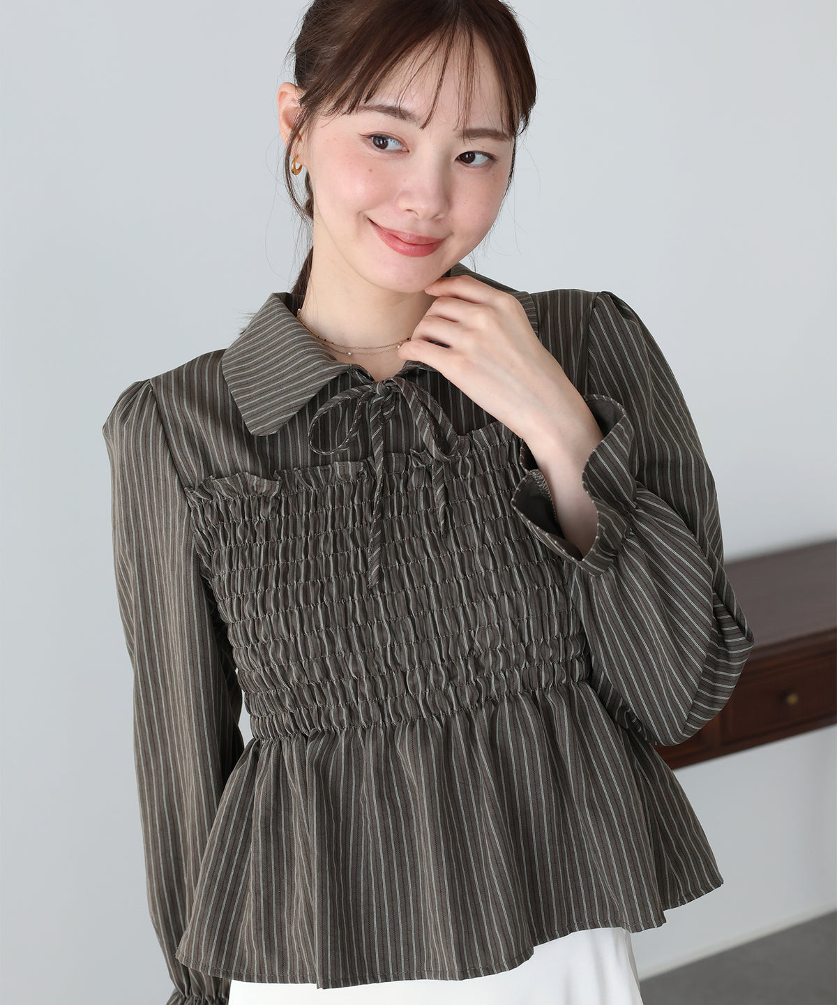 【早割5％OFF】フロントリボンシャーリングブラウス【メール便】