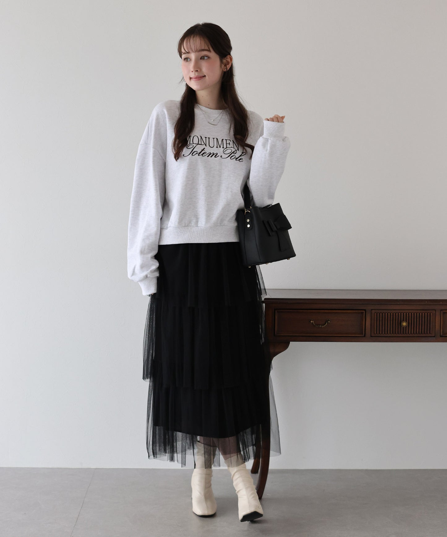 【TIME SALE】レタリング刺繍ショート丈スウェット