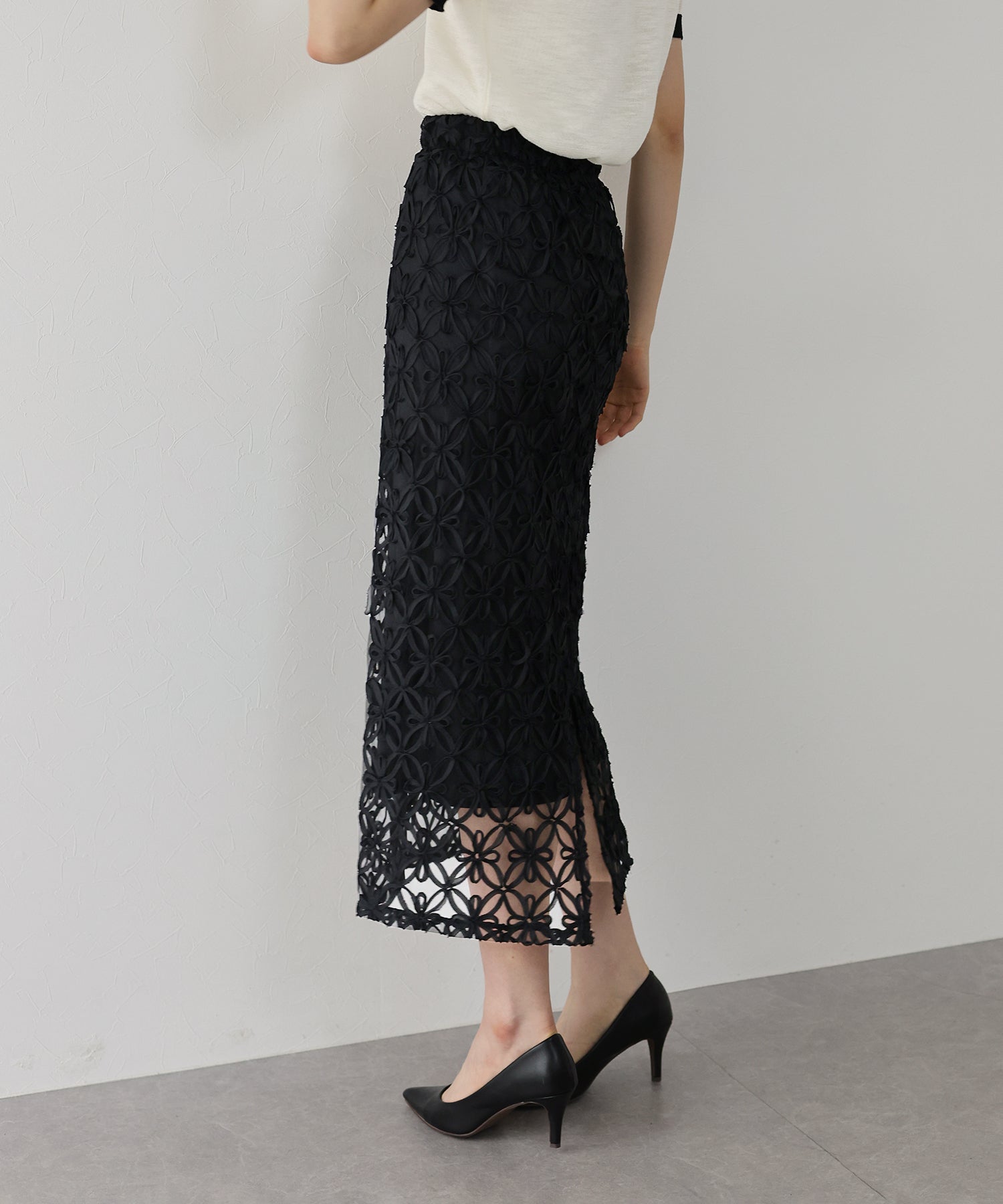 Elenzga ブラック フラワー装飾 タイトスカート Elenzga ブラック フラワー装飾 タイトスカート