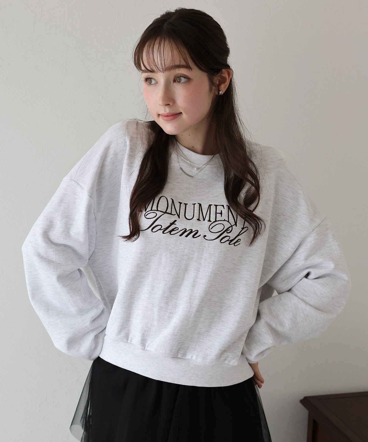 【TIME SALE】レタリング刺繍ショート丈スウェット