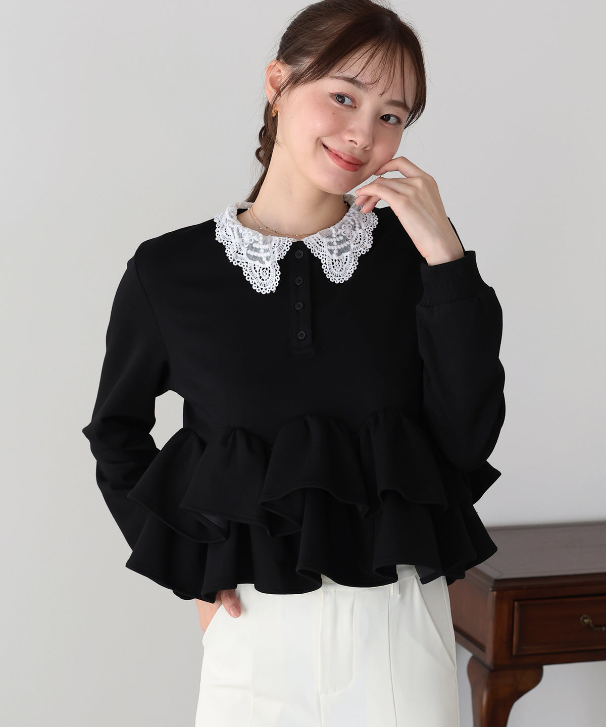 【早割5％OFF】レースカラーフリルヘムカットソー