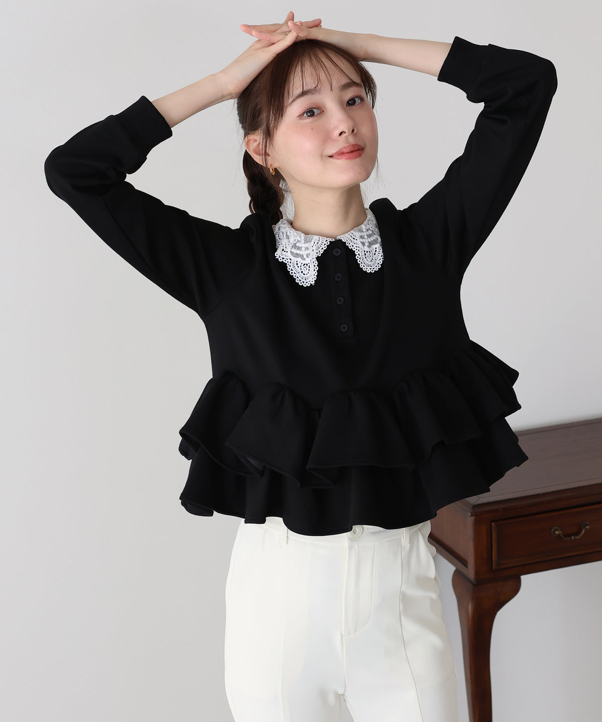 【早割5％OFF】レースカラーフリルヘムカットソー