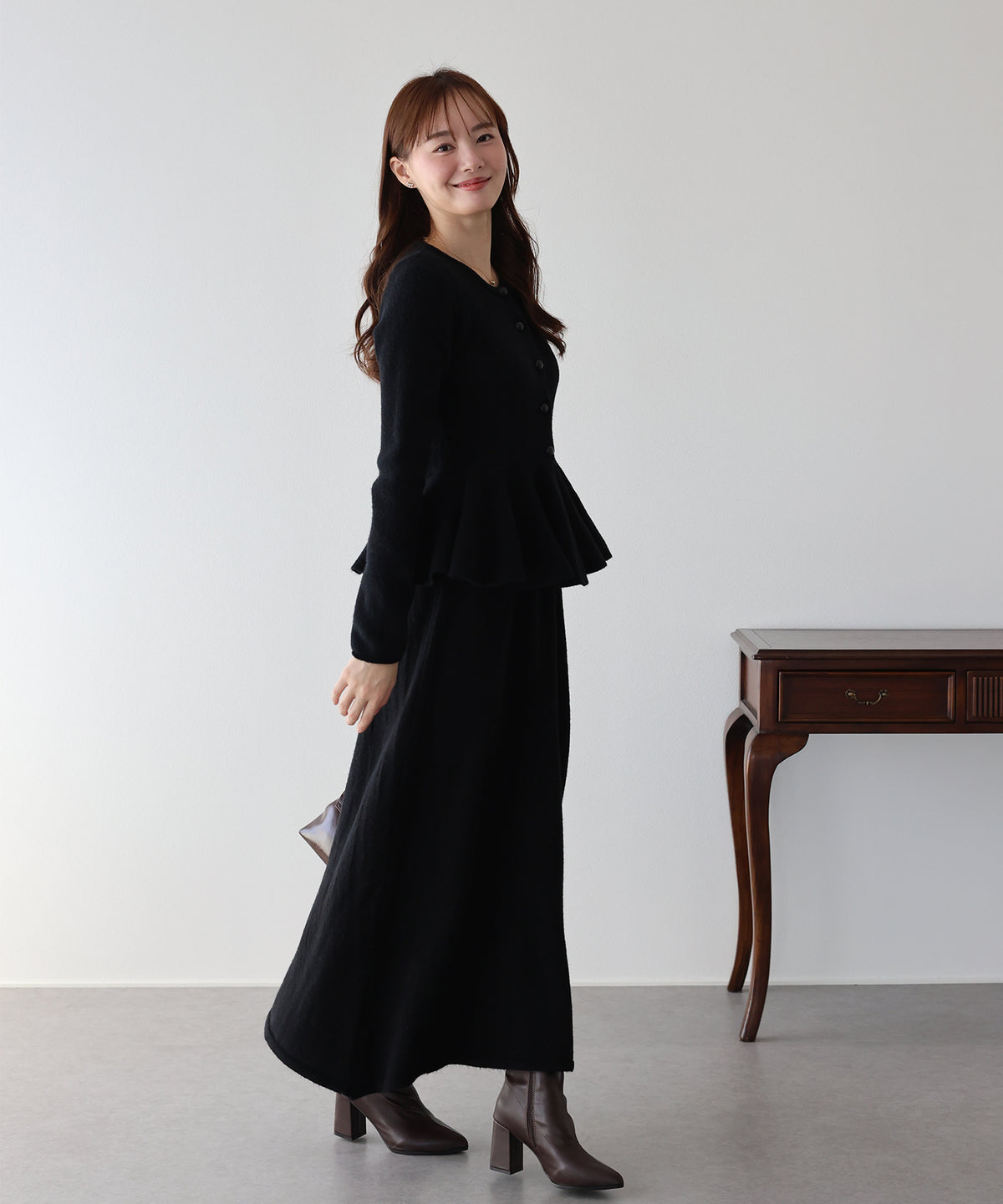【早割5％OFF】ペプラムカーディガン＆ニットスカ―ト セットアップ