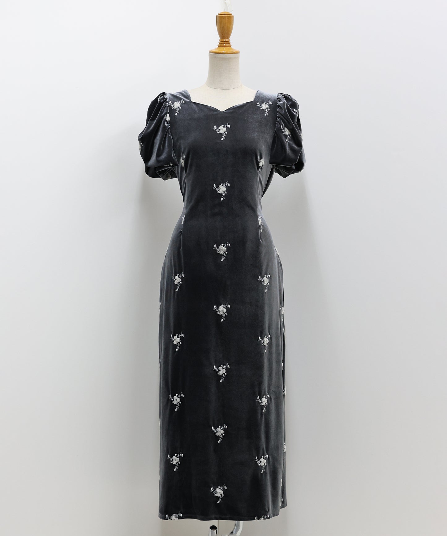 フラワー刺繍ハートネックベロアワンピース