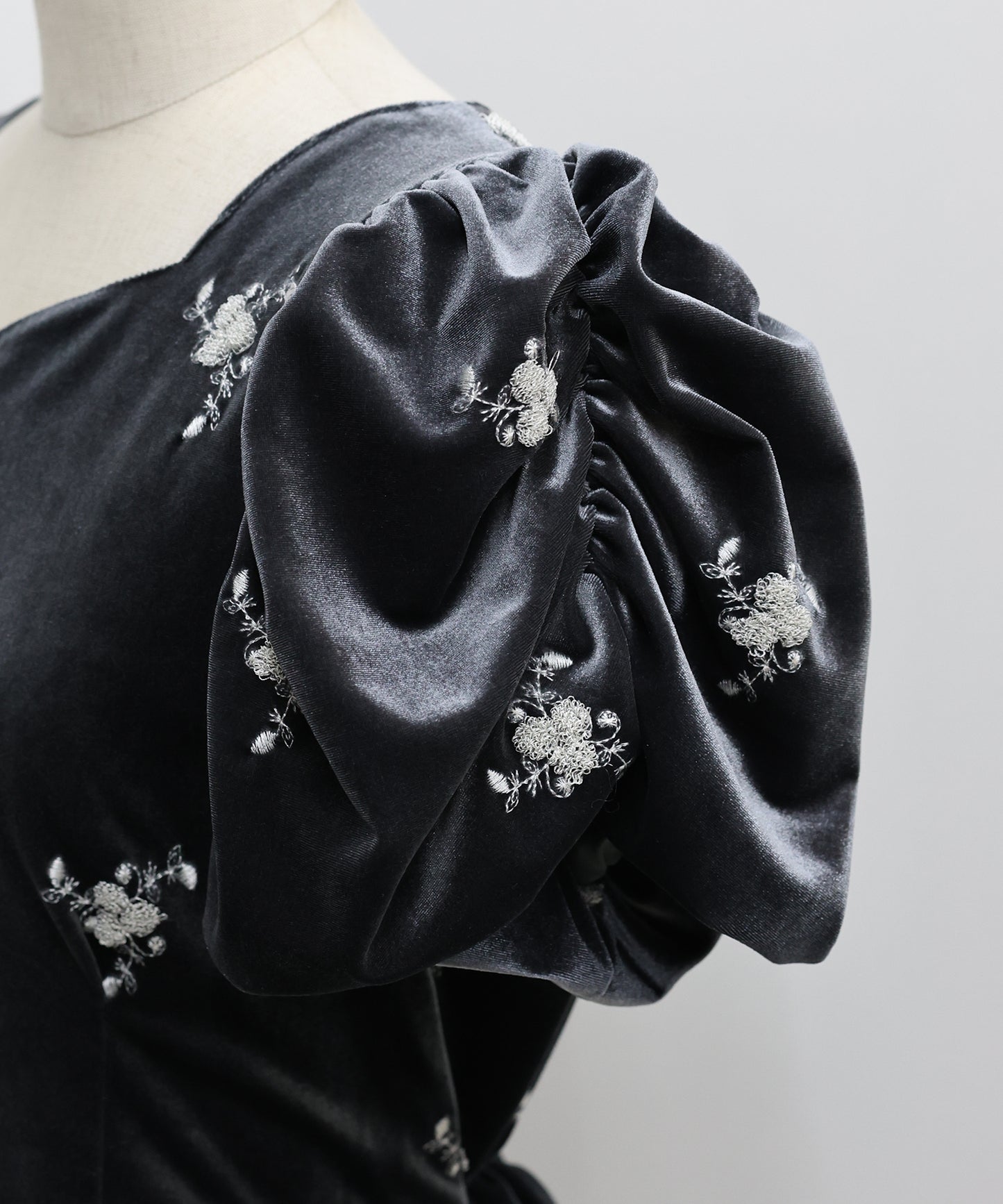 フラワー刺繍ハートネックベロアワンピース