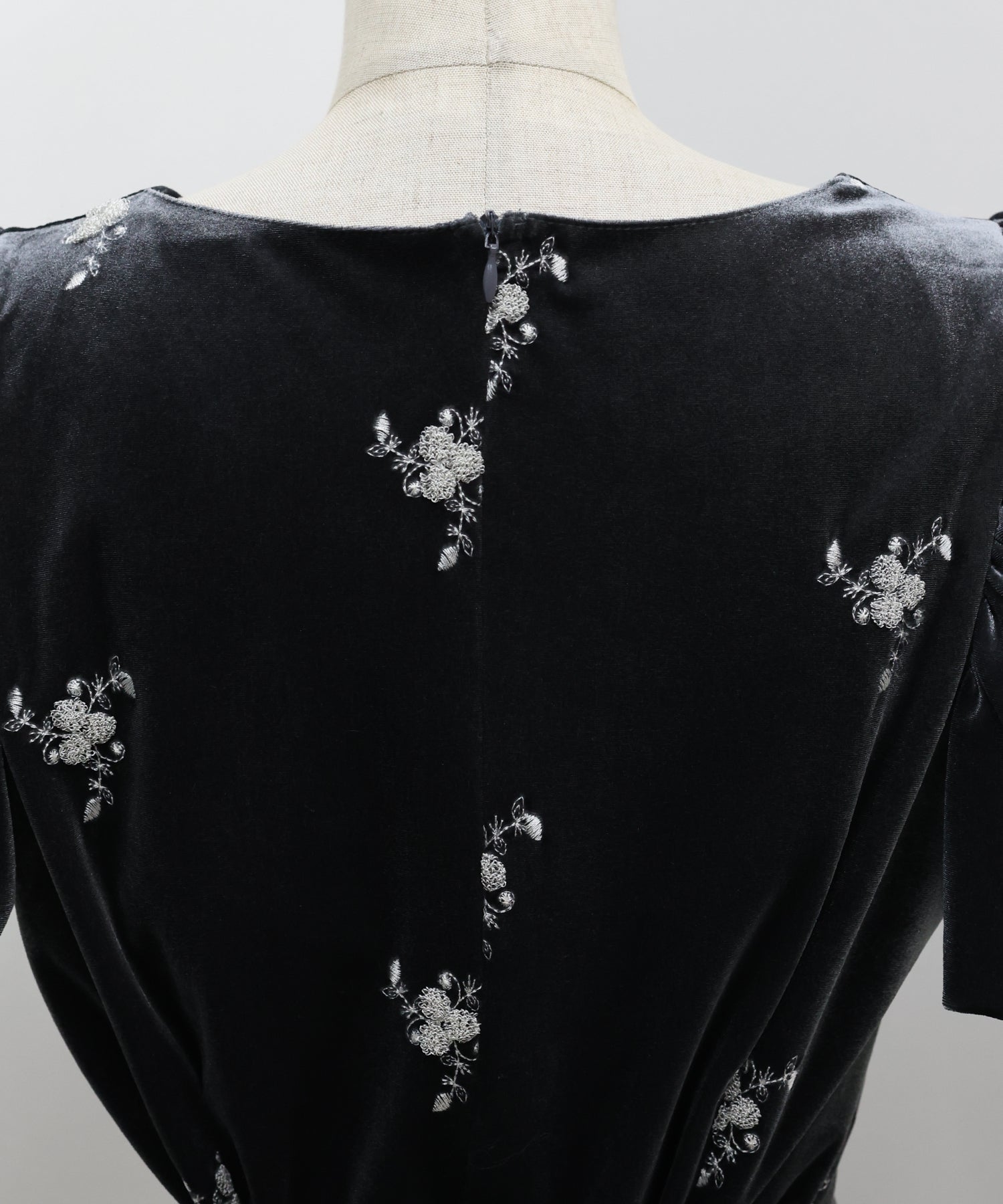 フラワー刺繍ハートネックベロアワンピース – BLUE ONLINE