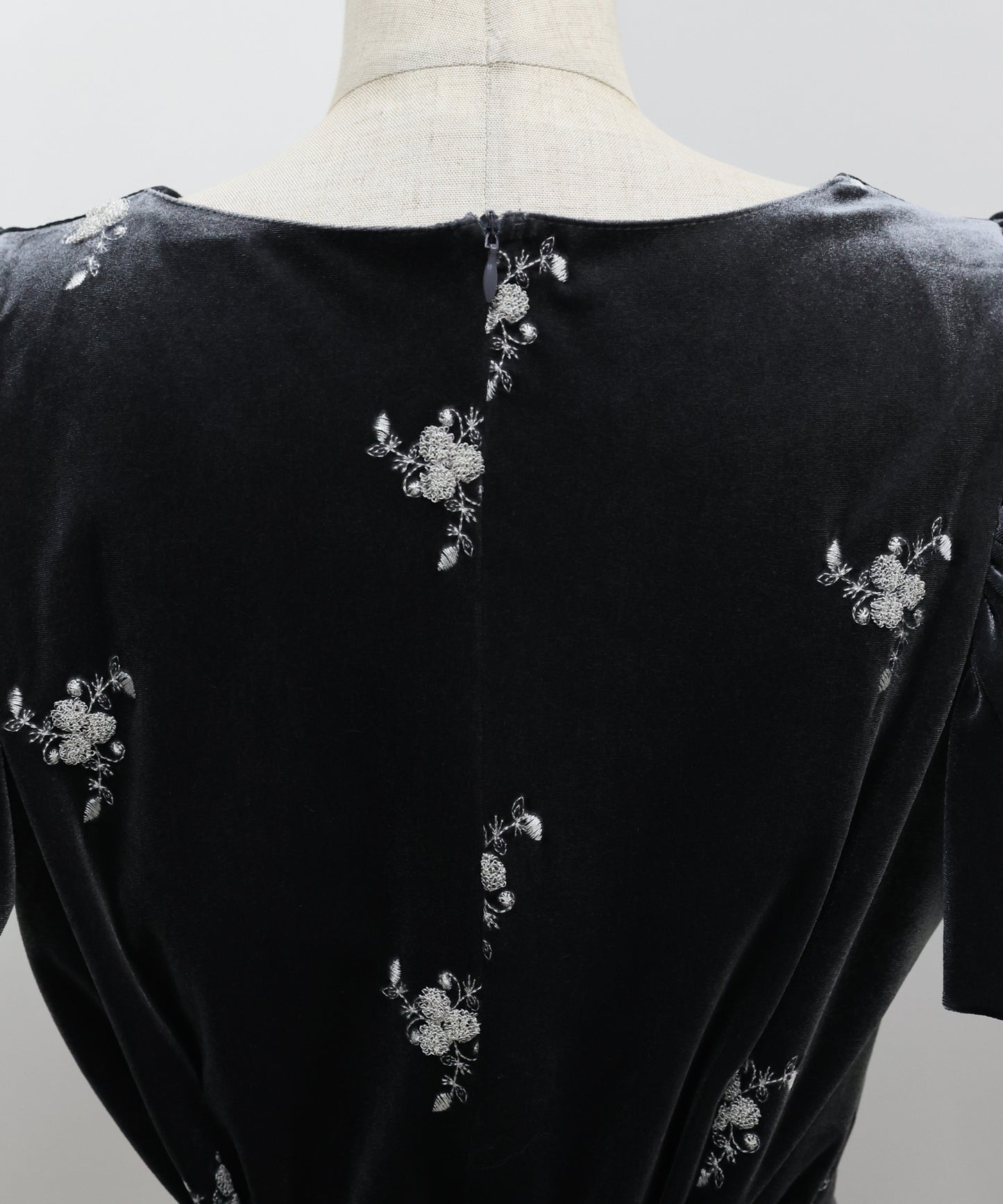 フラワー刺繍ハートネックベロアワンピース