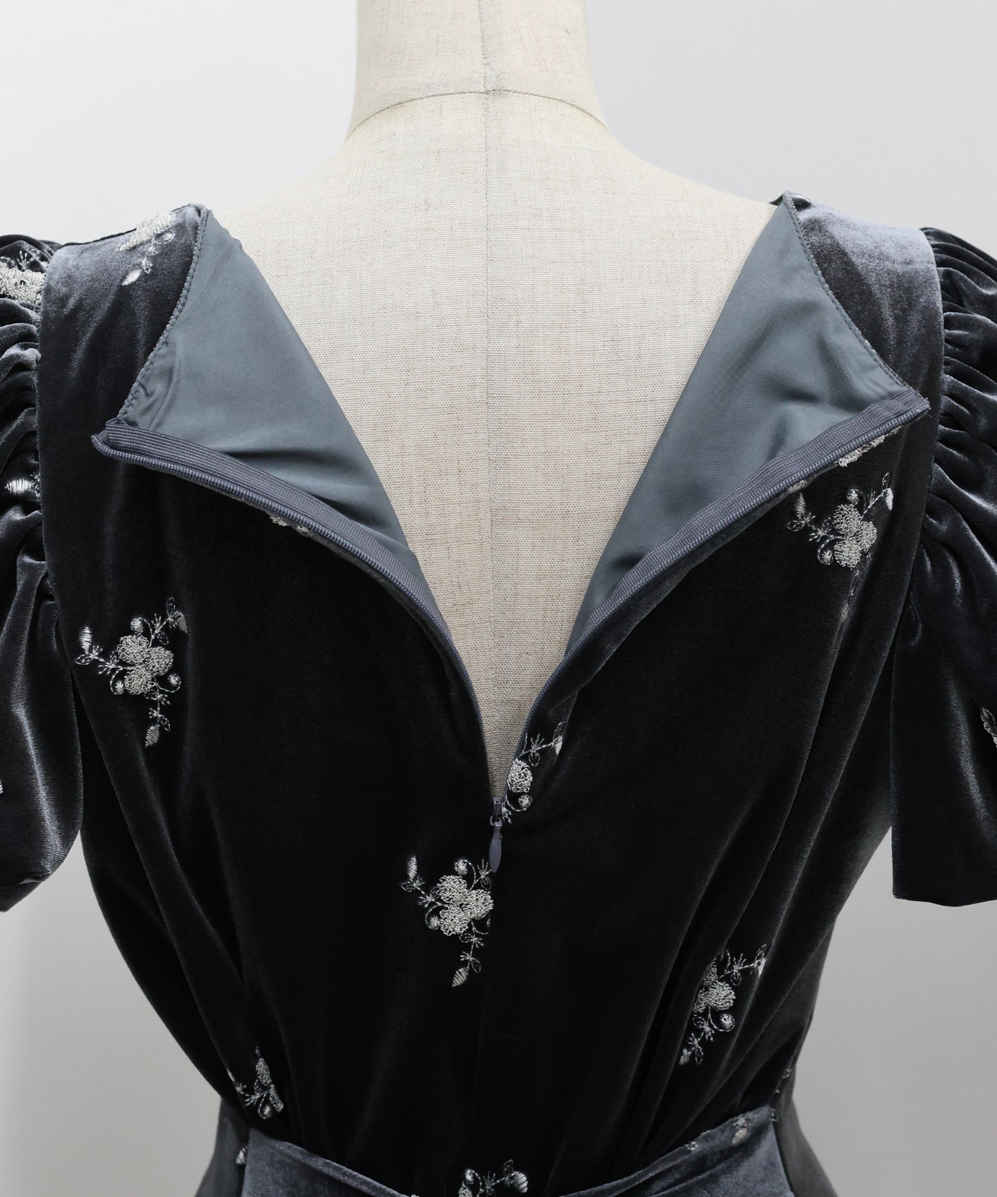 フラワー刺繍ハートネックベロアワンピース