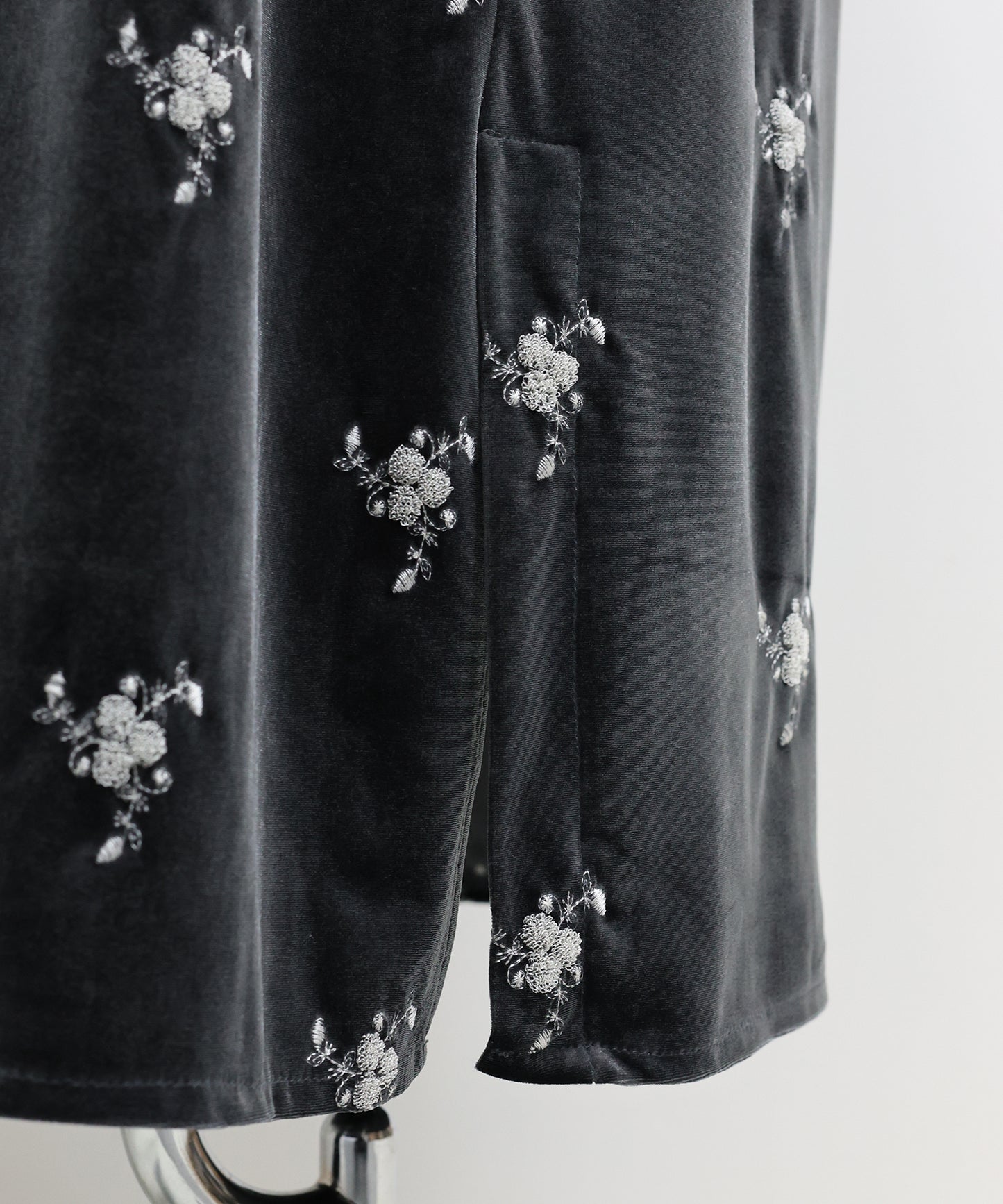 フラワー刺繍ハートネックベロアワンピース