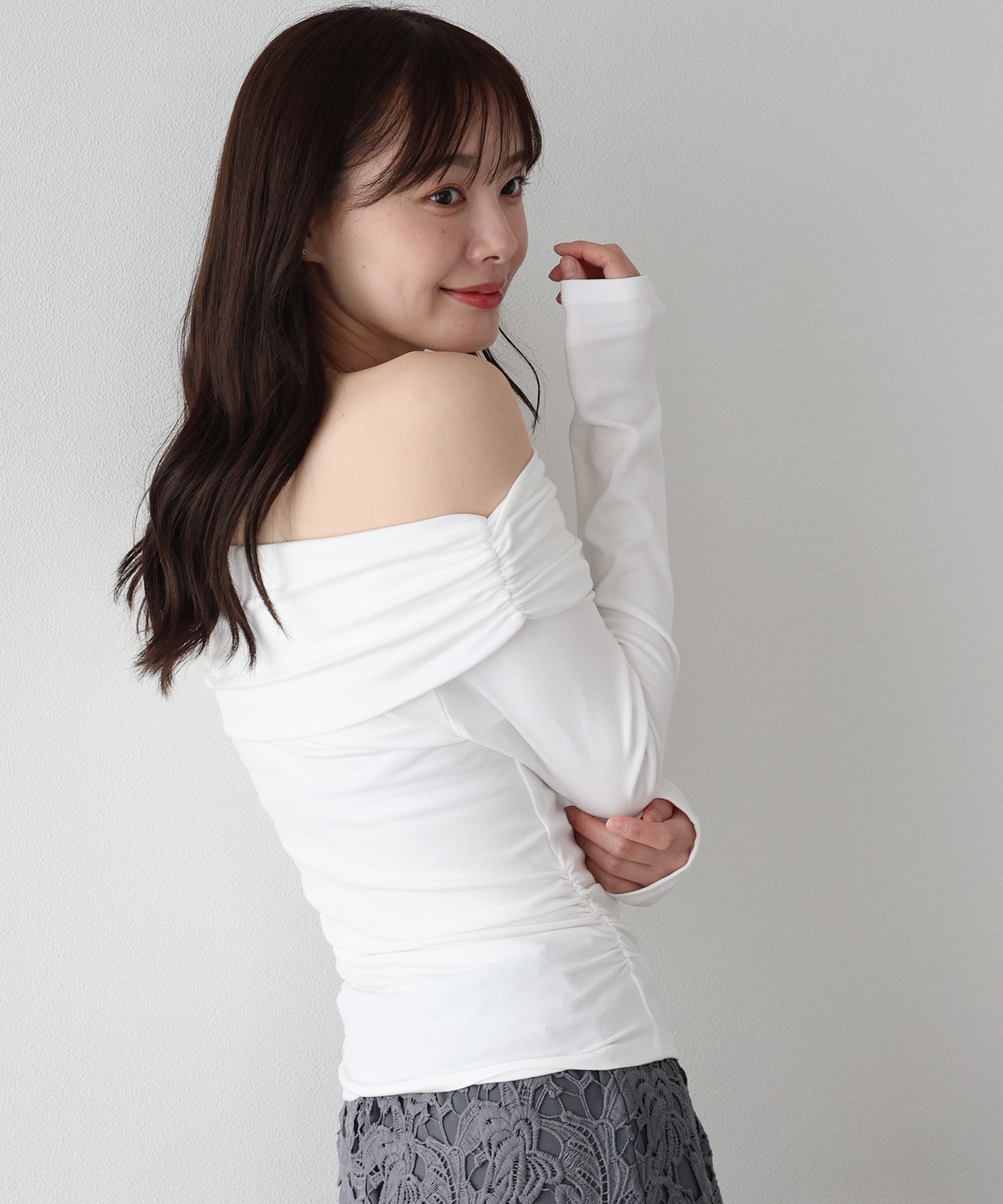 【早割5％OFF】ギャザーオフショルダーカットソー【ネコポス】