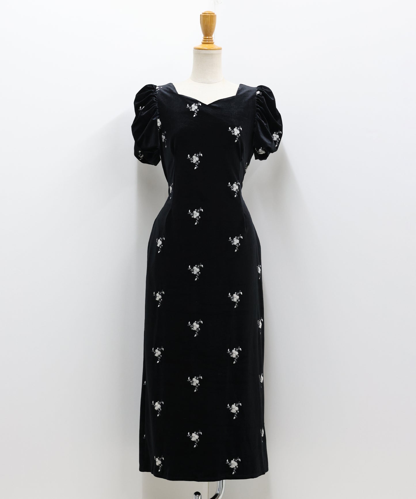 フラワー刺繍ハートネックベロアワンピース