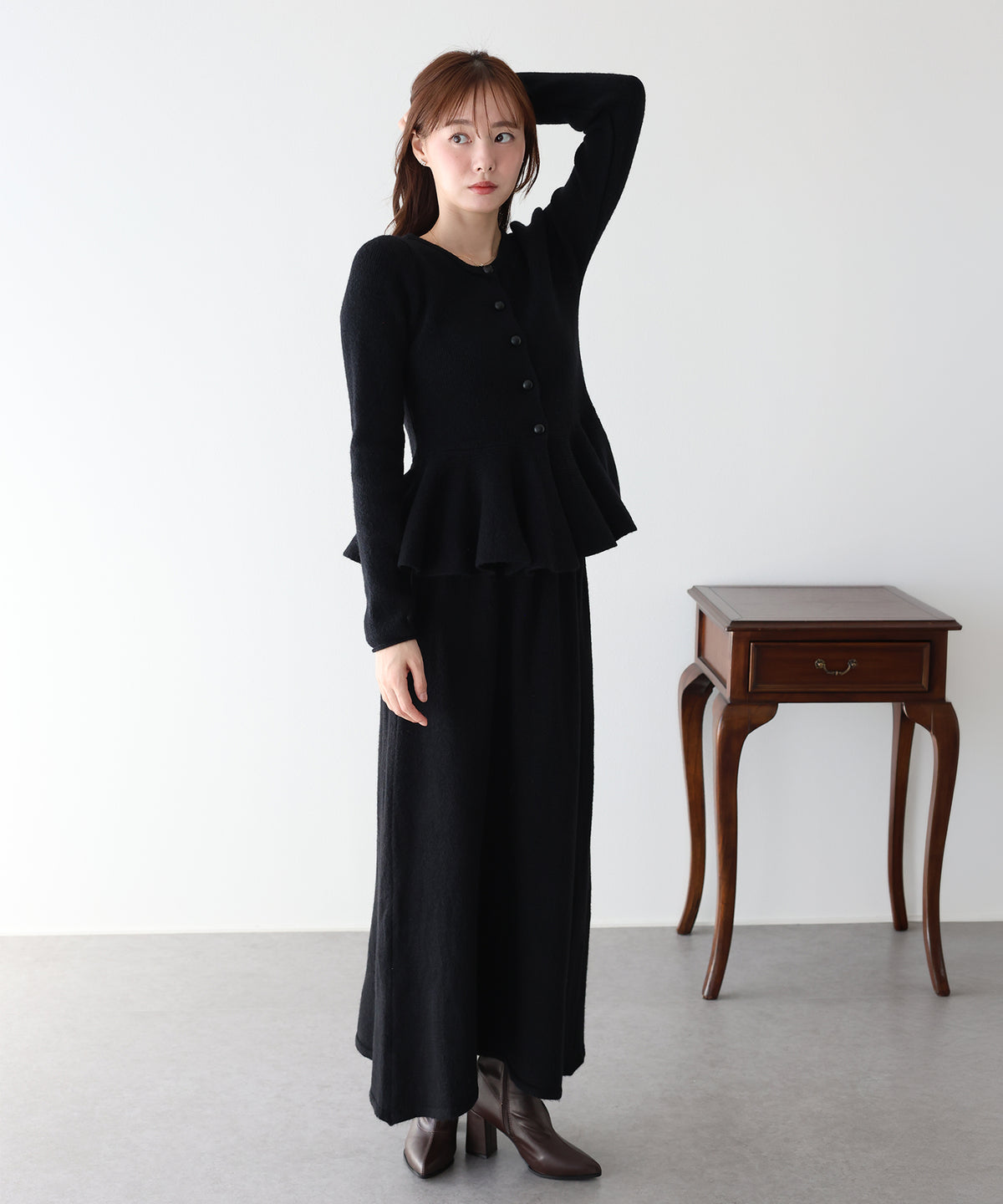 【早割5％OFF】ペプラムカーディガン＆ニットスカ―ト セットアップ