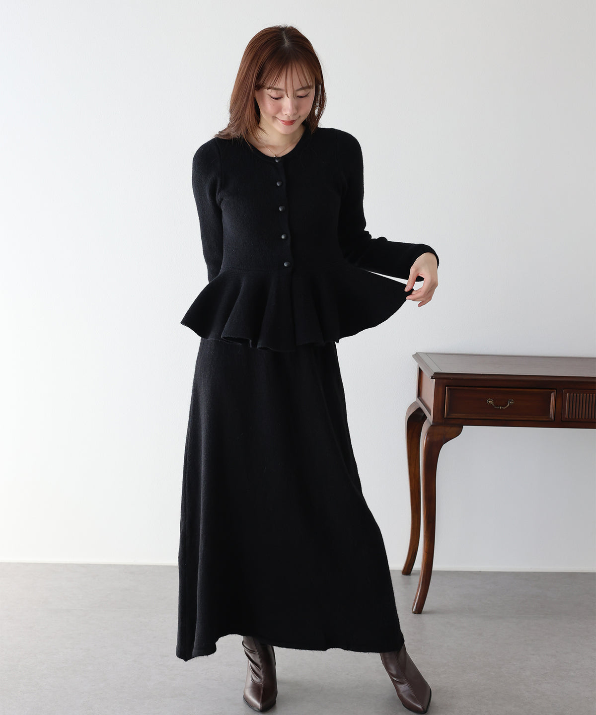 【早割5％OFF】ペプラムカーディガン＆ニットスカ―ト セットアップ