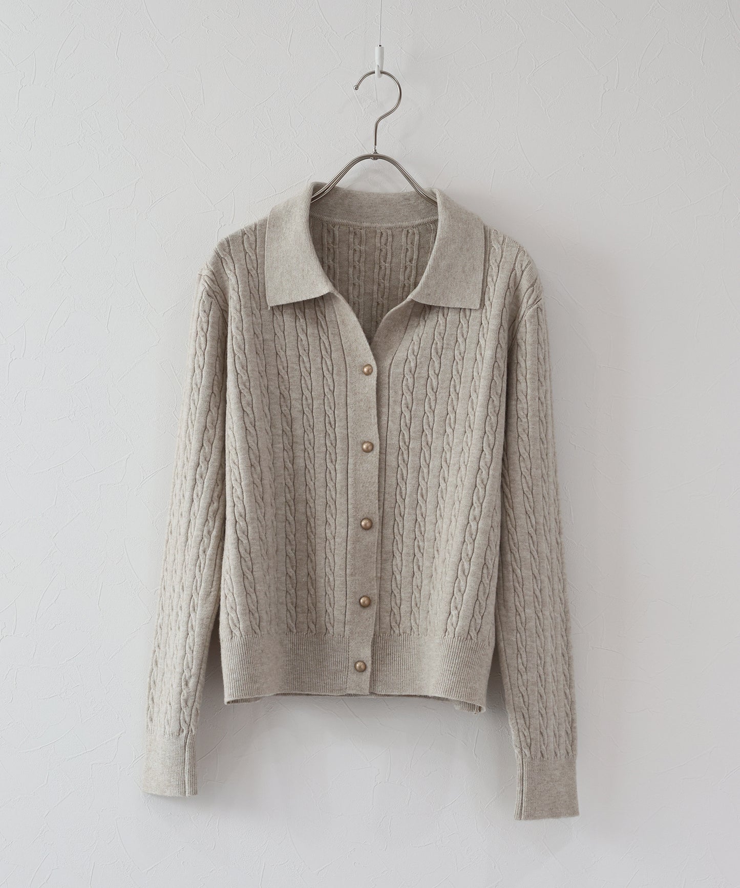 ゴールドボタンケーブルニットカーディガン[ J by blue ]