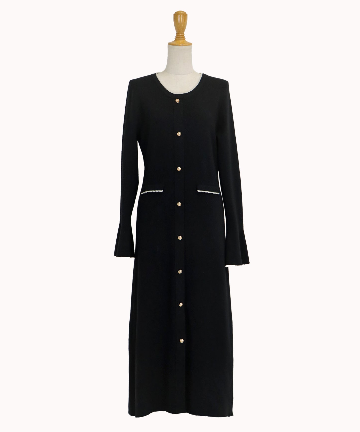 金ボタンニットワンピース