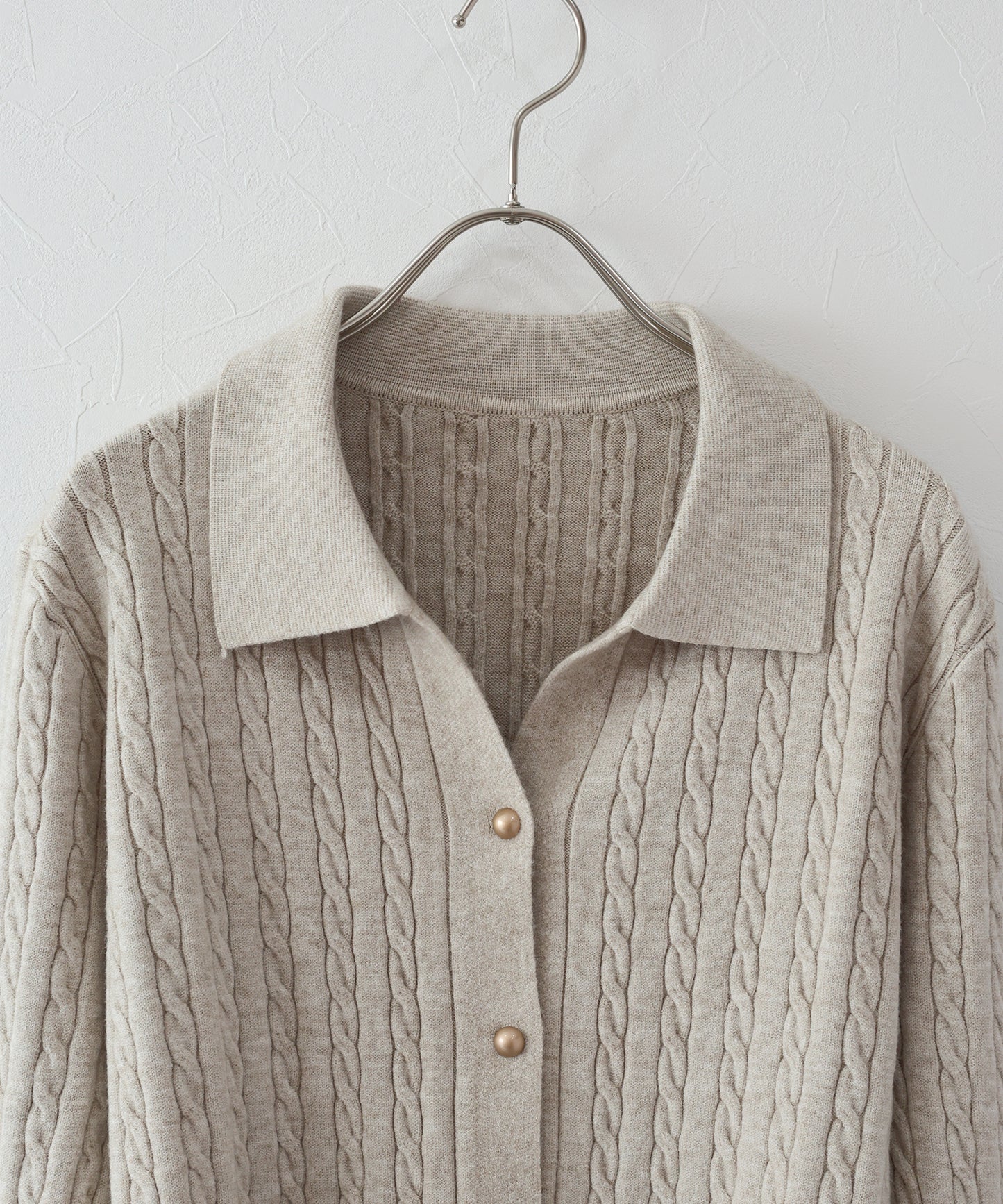 ゴールドボタンケーブルニットカーディガン[ J by blue ]