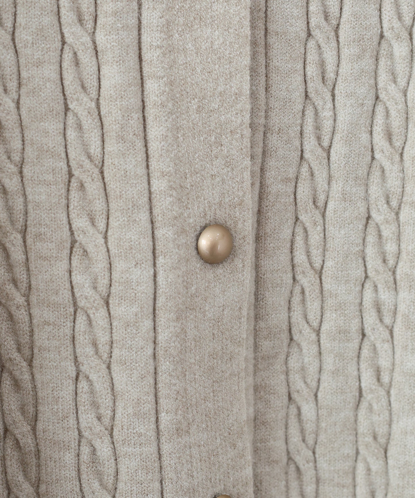 ゴールドボタンケーブルニットカーディガン[ J by blue ]