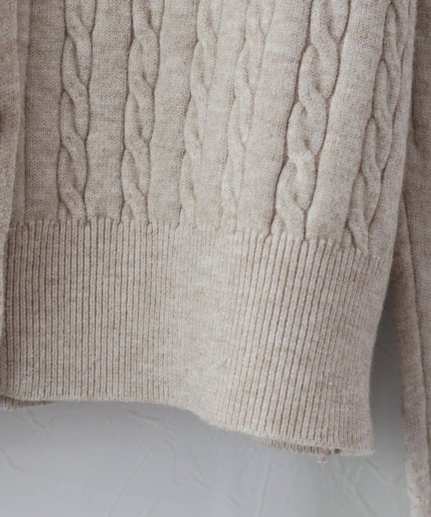 ゴールドボタンケーブルニットカーディガン[ J by blue ]