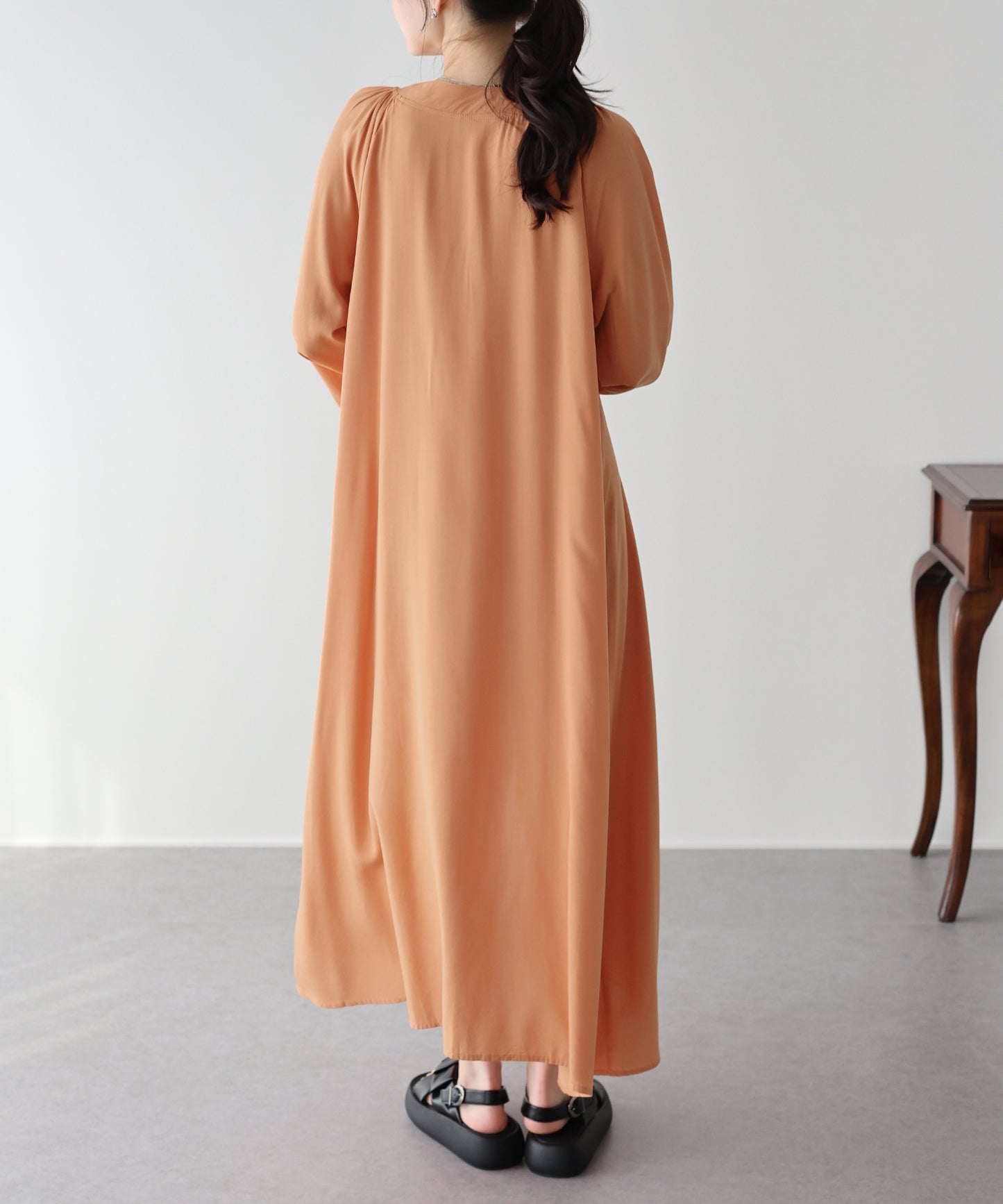 フラワー刺繍ワンピース