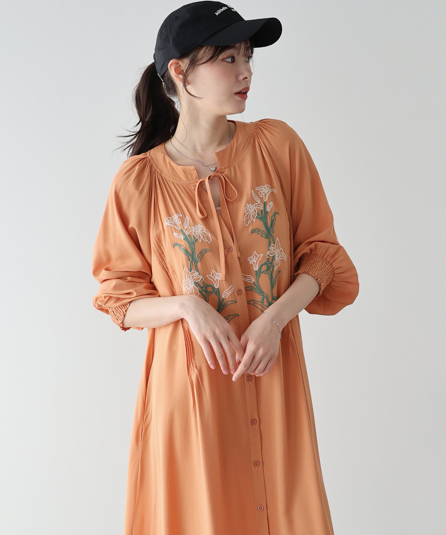 フラワー刺繍ワンピース