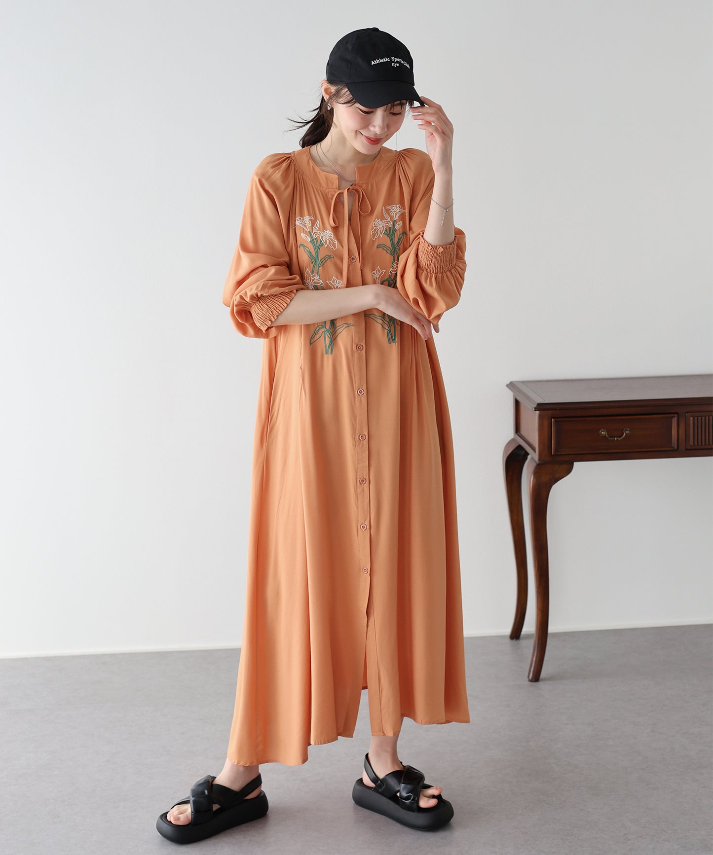 フラワー刺繍ワンピース