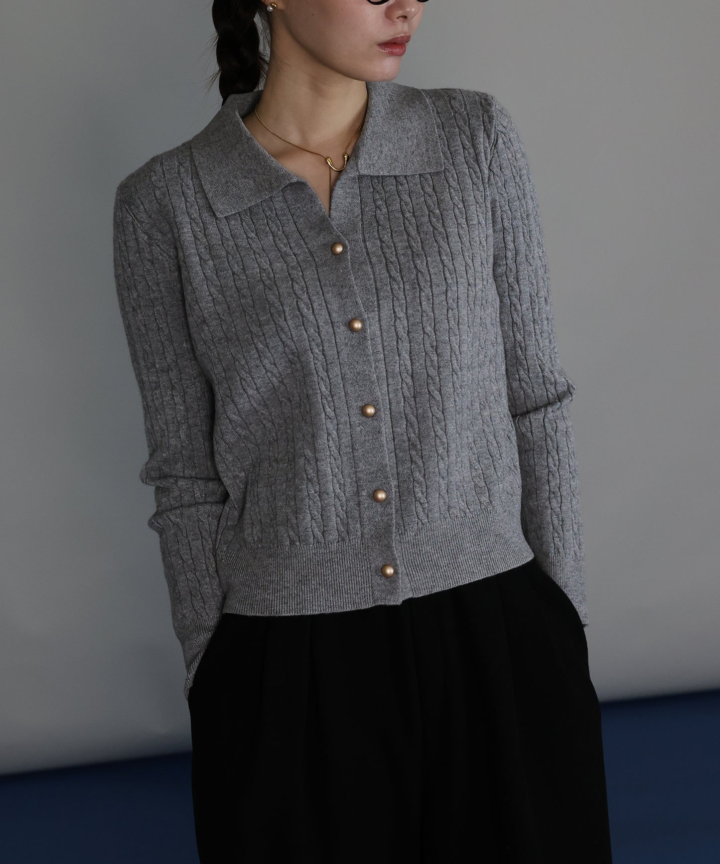 ゴールドボタンケーブルニットカーディガン[ J by blue ]