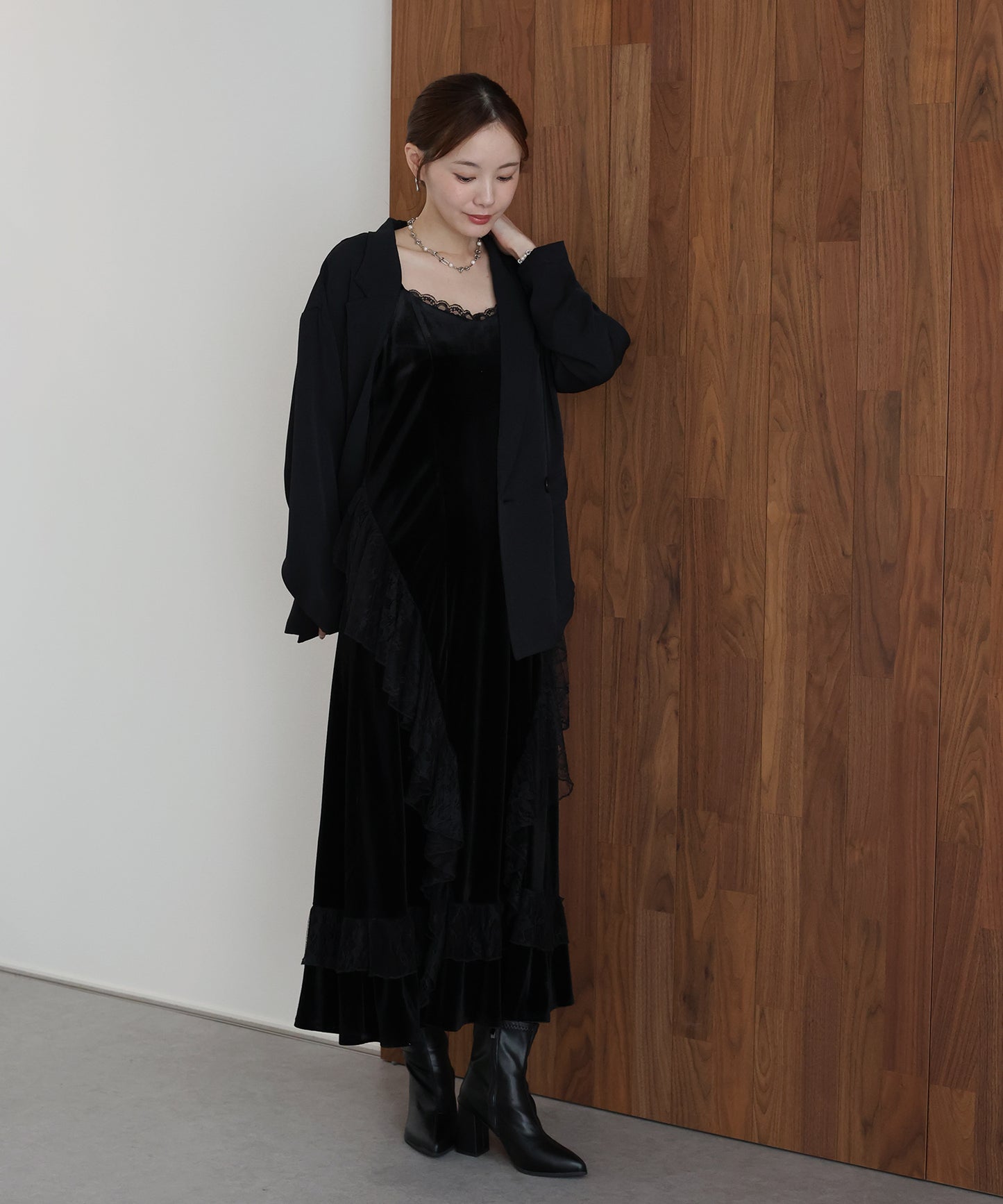 【早割5％OFF】《2サイズ展開》 ベロアキャミワンピース ＋ テーラードジャケット