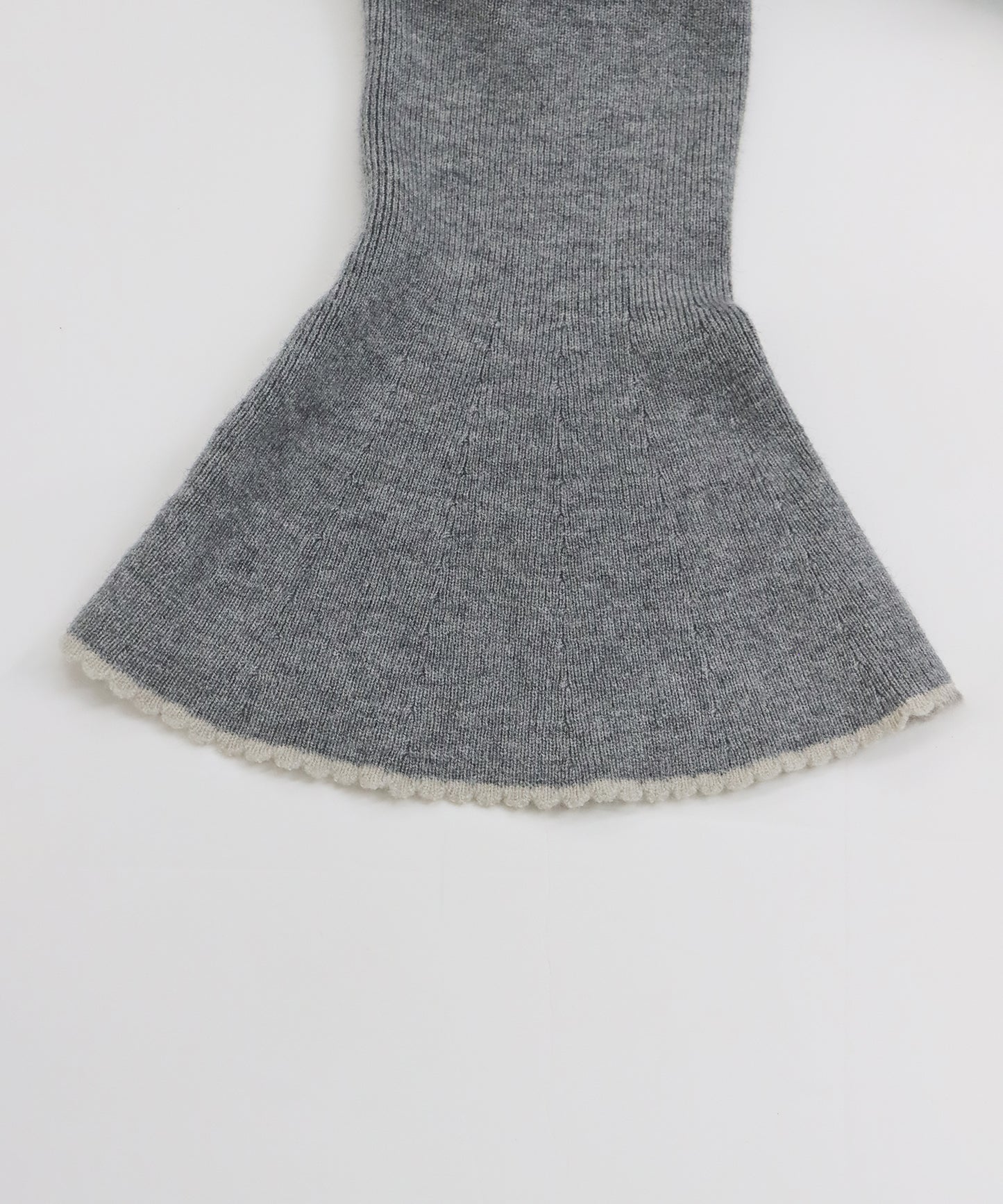 金ボタンニットワンピース