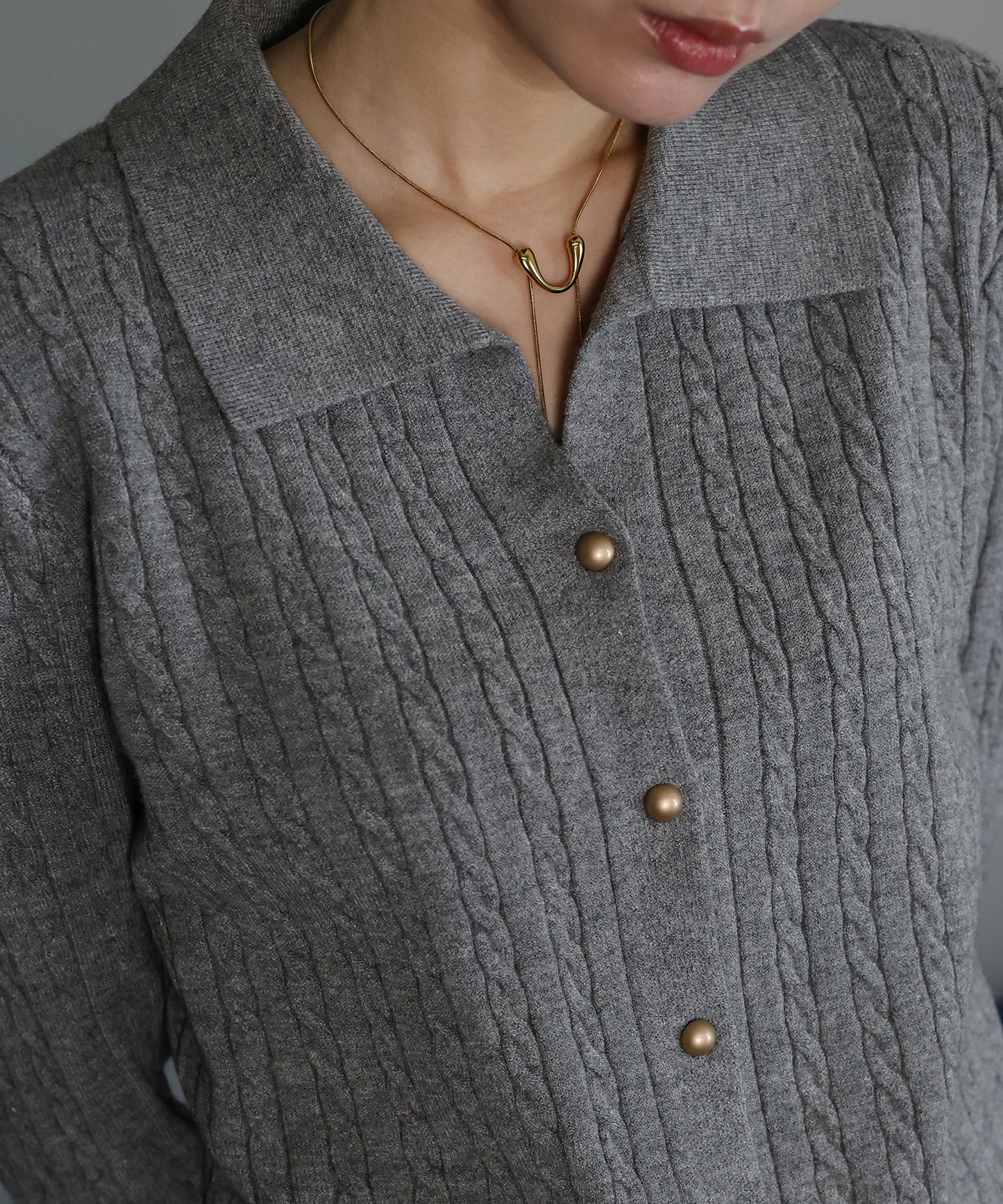 ゴールドボタンケーブルニットカーディガン[ J by blue ]