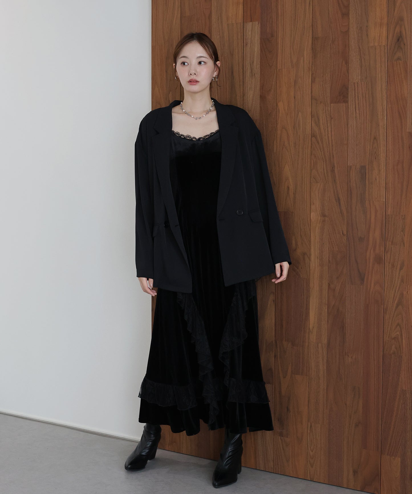【早割5％OFF】《2サイズ展開》 ベロアキャミワンピース ＋ テーラードジャケット