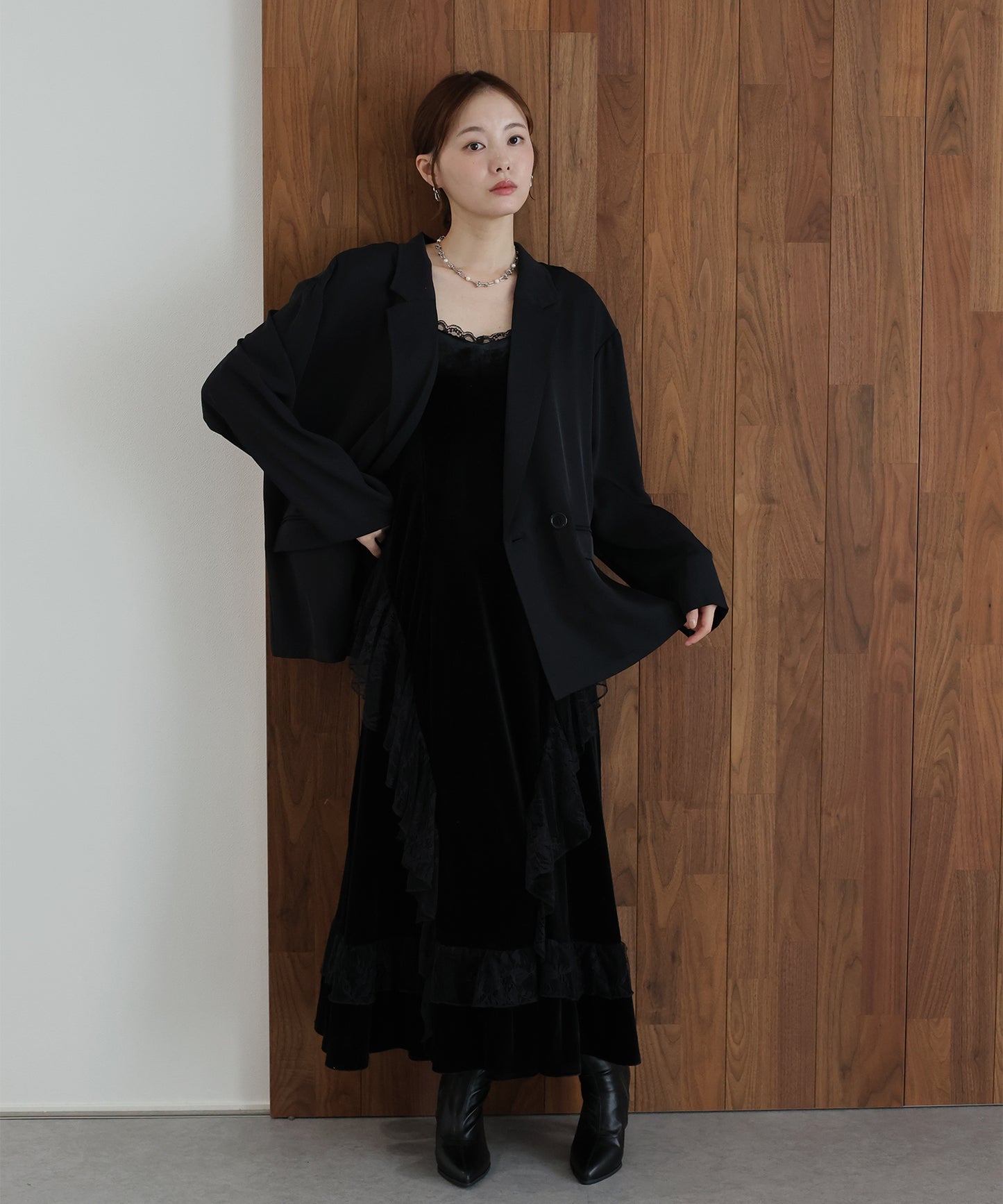 【早割5％OFF】《2サイズ展開》 ベロアキャミワンピース ＋ テーラードジャケット