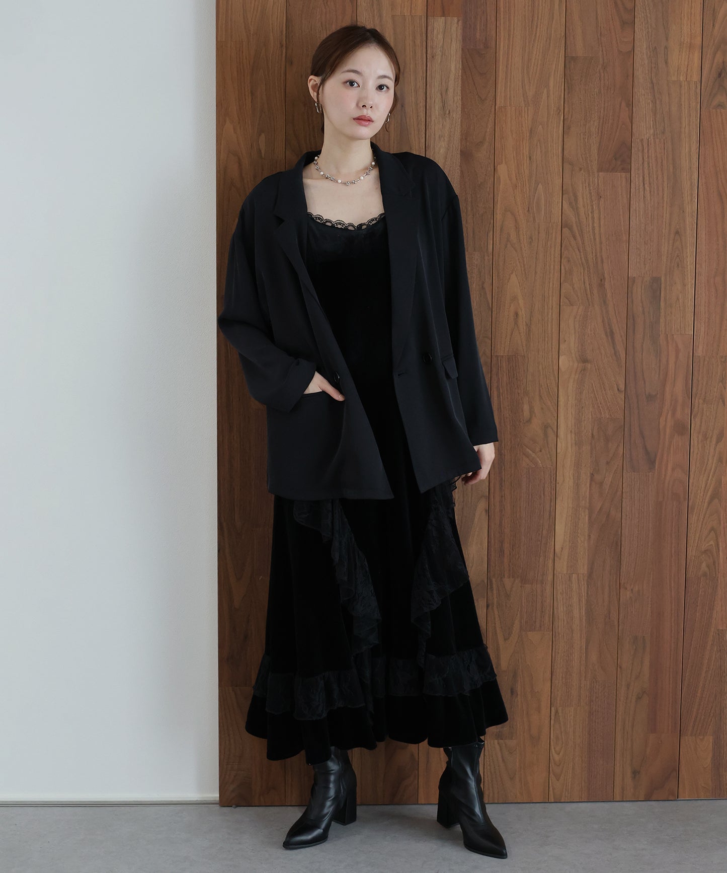 【早割5％OFF】《2サイズ展開》 ベロアキャミワンピース ＋ テーラードジャケット