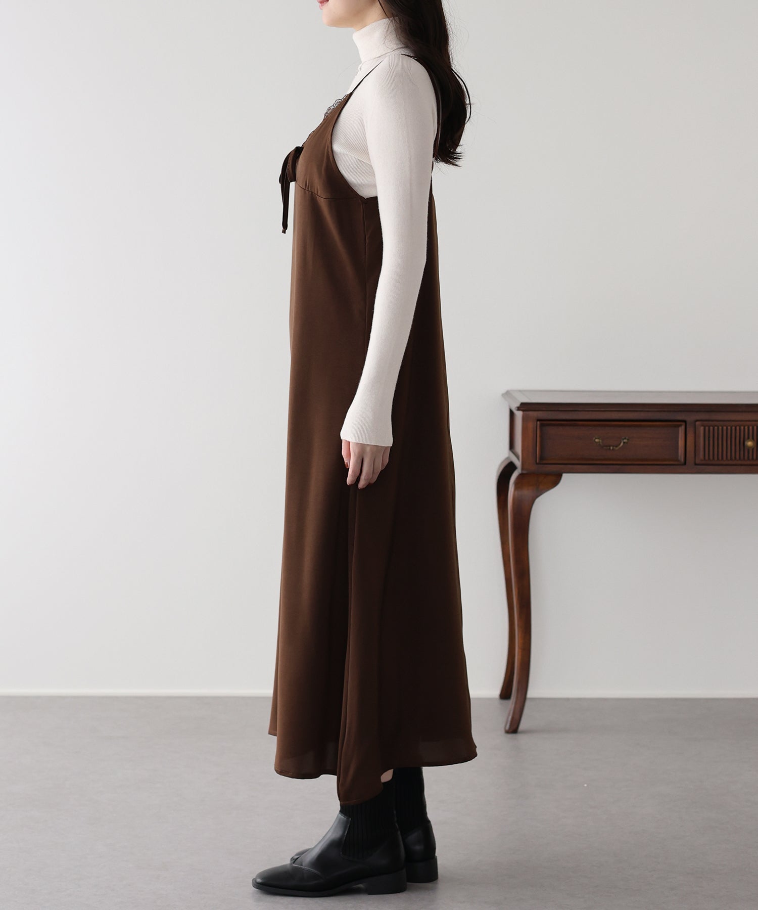 PERLA ブラック サテン キャミワンピース ティアードラッフルサテンキャミワンピース