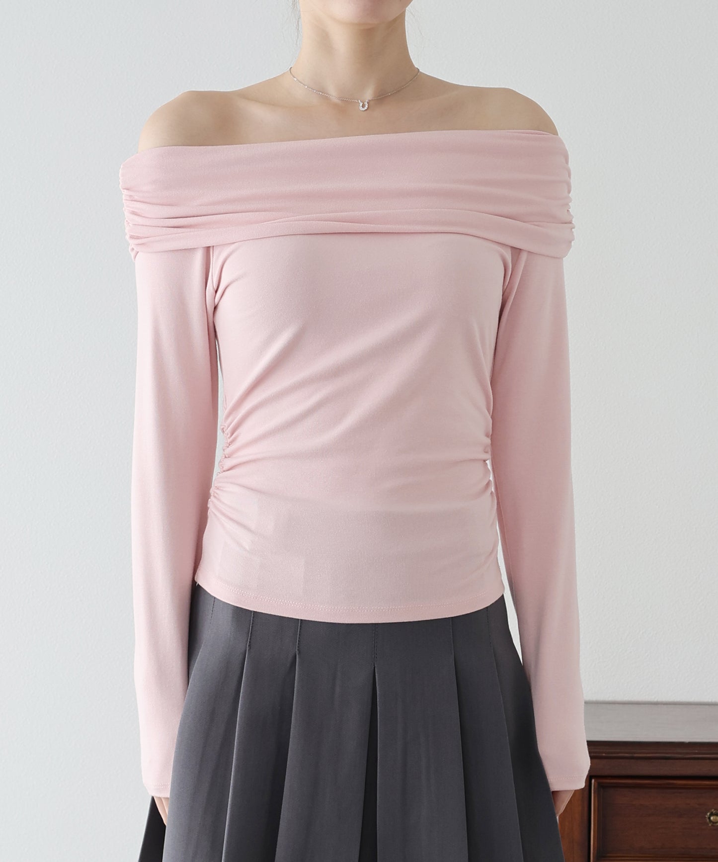 【早割5％OFF】ギャザーオフショルダーカットソー【ネコポス】