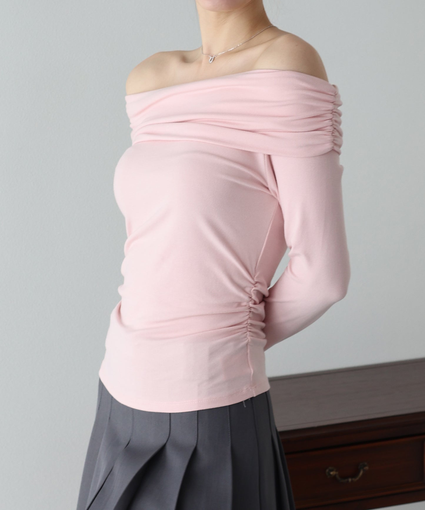 【早割5％OFF】ギャザーオフショルダーカットソー【ネコポス】